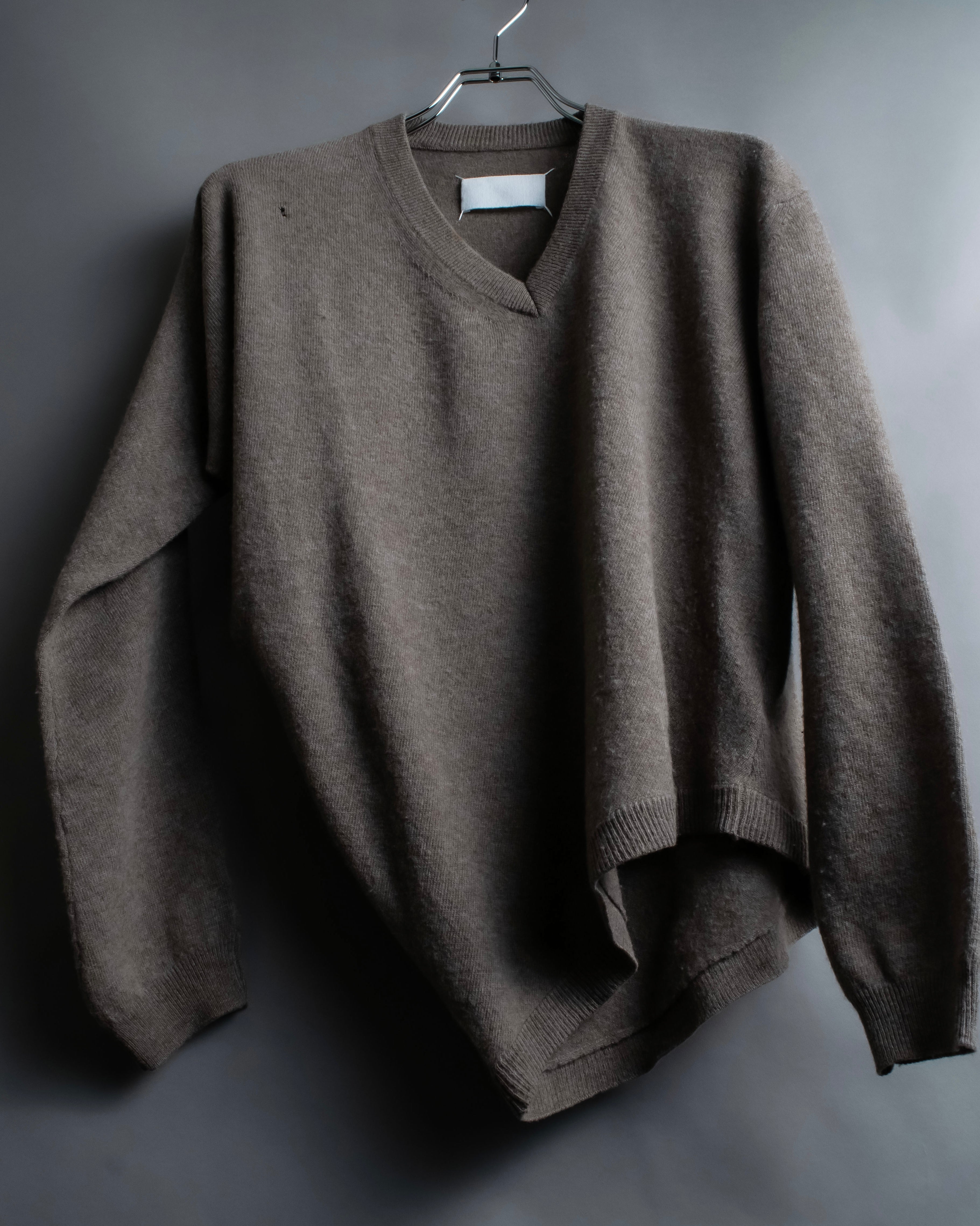 "MAISON MARGIELA 2005's AW " Twisted detail V-neck knit