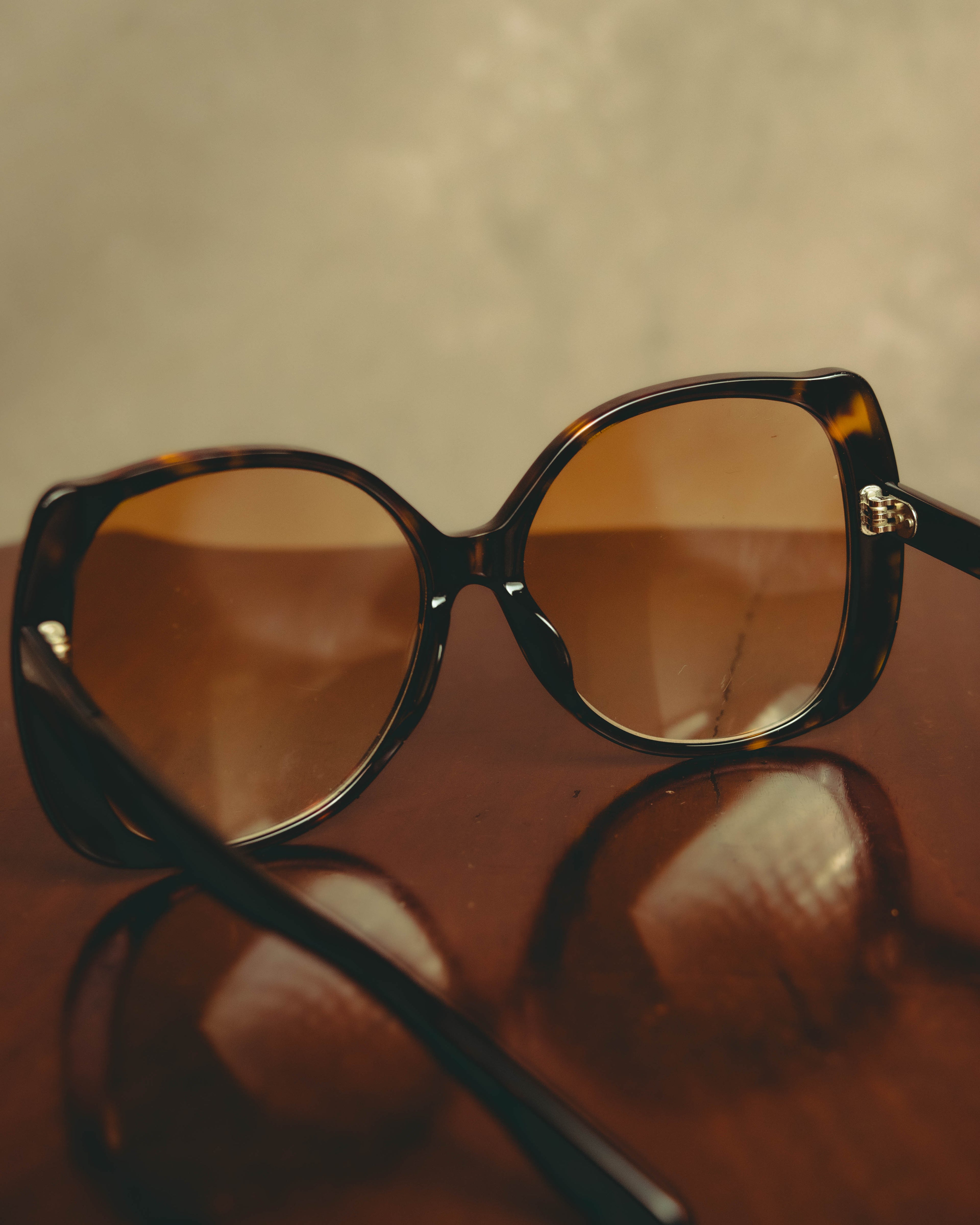 –SPECIAL– "GUCCI" 10's Retro oversized butterfly sunglasses