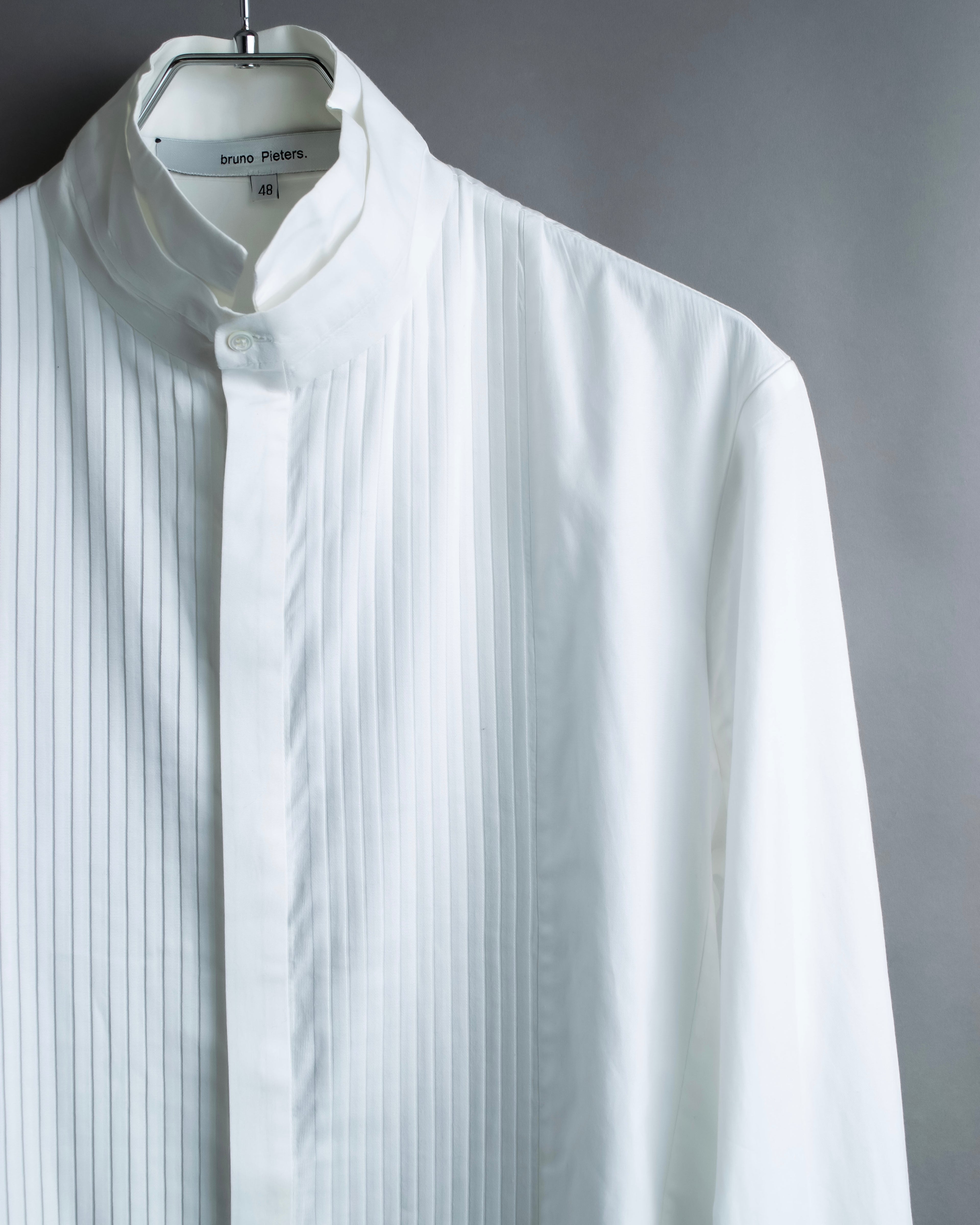 "Bruno Pieters." 2-way collar design stand-up collar dress shirt