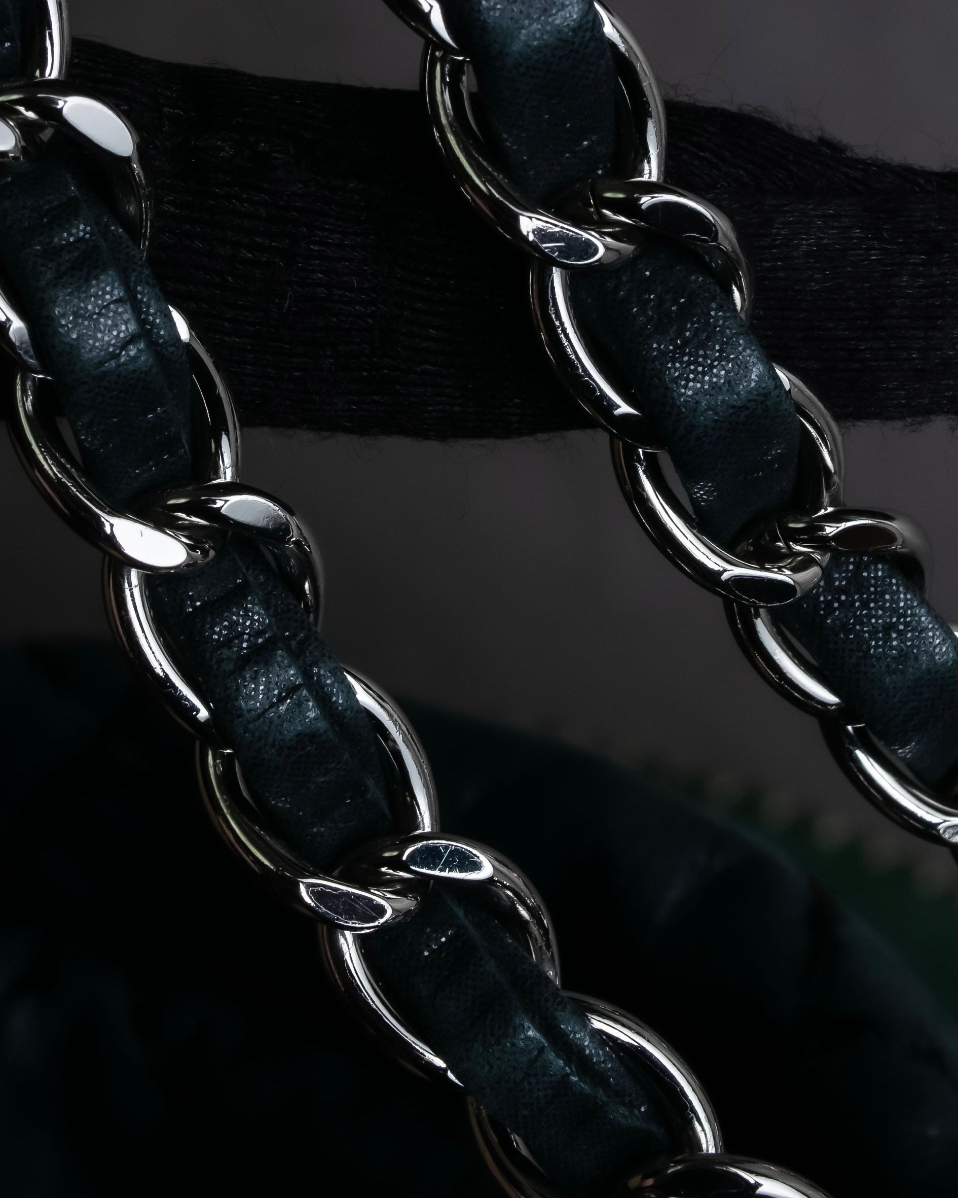 "CHANEL" Karl Lagerfeld design Matelasse chain Black shoulder bag