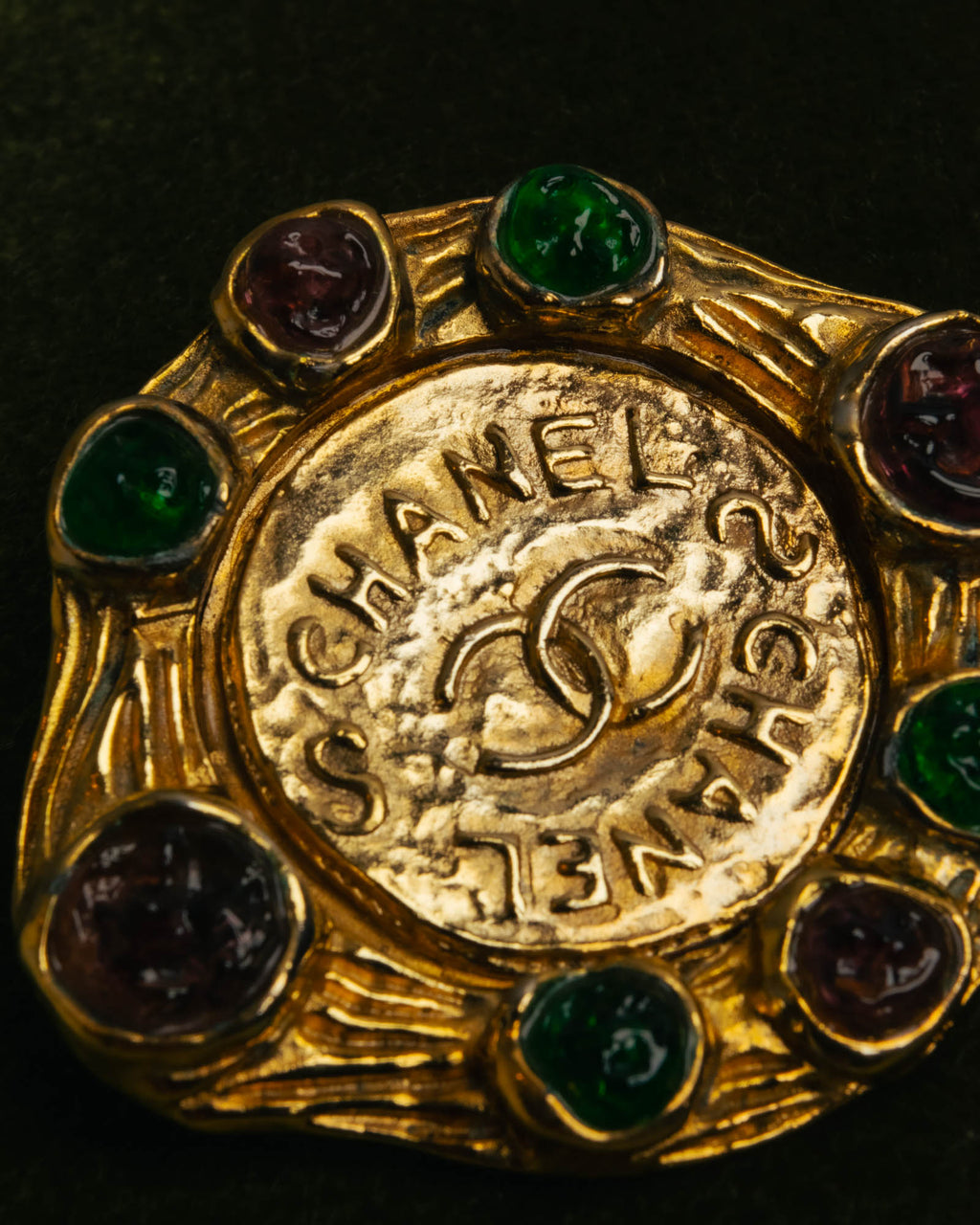 -SPECIAL- “CHANEL” 80’s-90’s Gripoix style cabochon logo brooch
