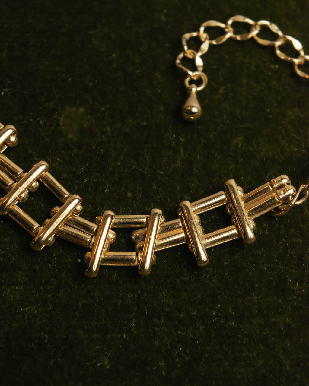 “Vintage“ Geometric link gold tone necklace