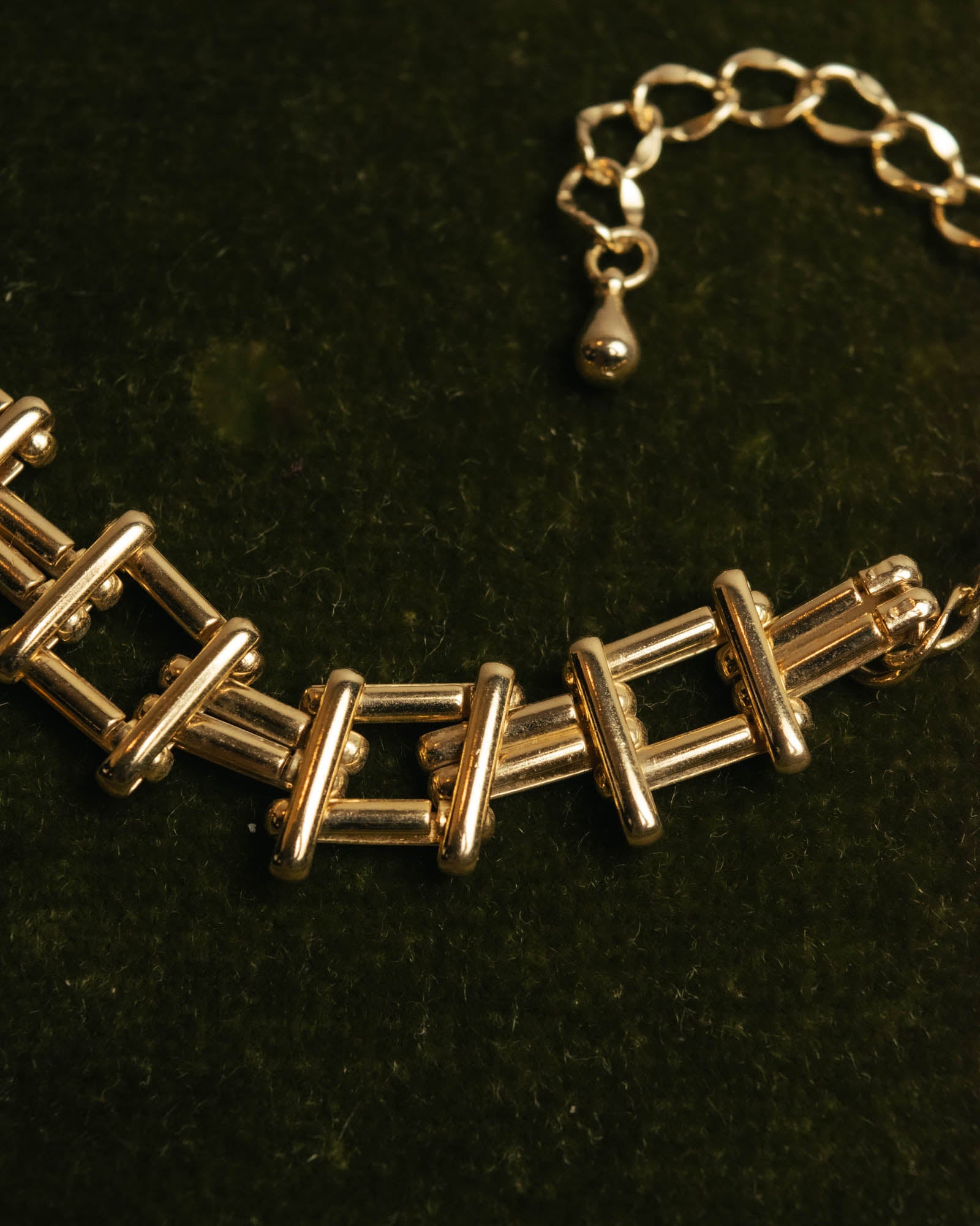 “Vintage“ Geometric link gold tone necklace
