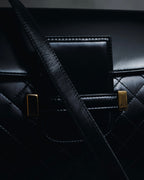 Bolso de cuero con diseño acolchado de diamantes de Yves Saint Laurent de los años 80-90