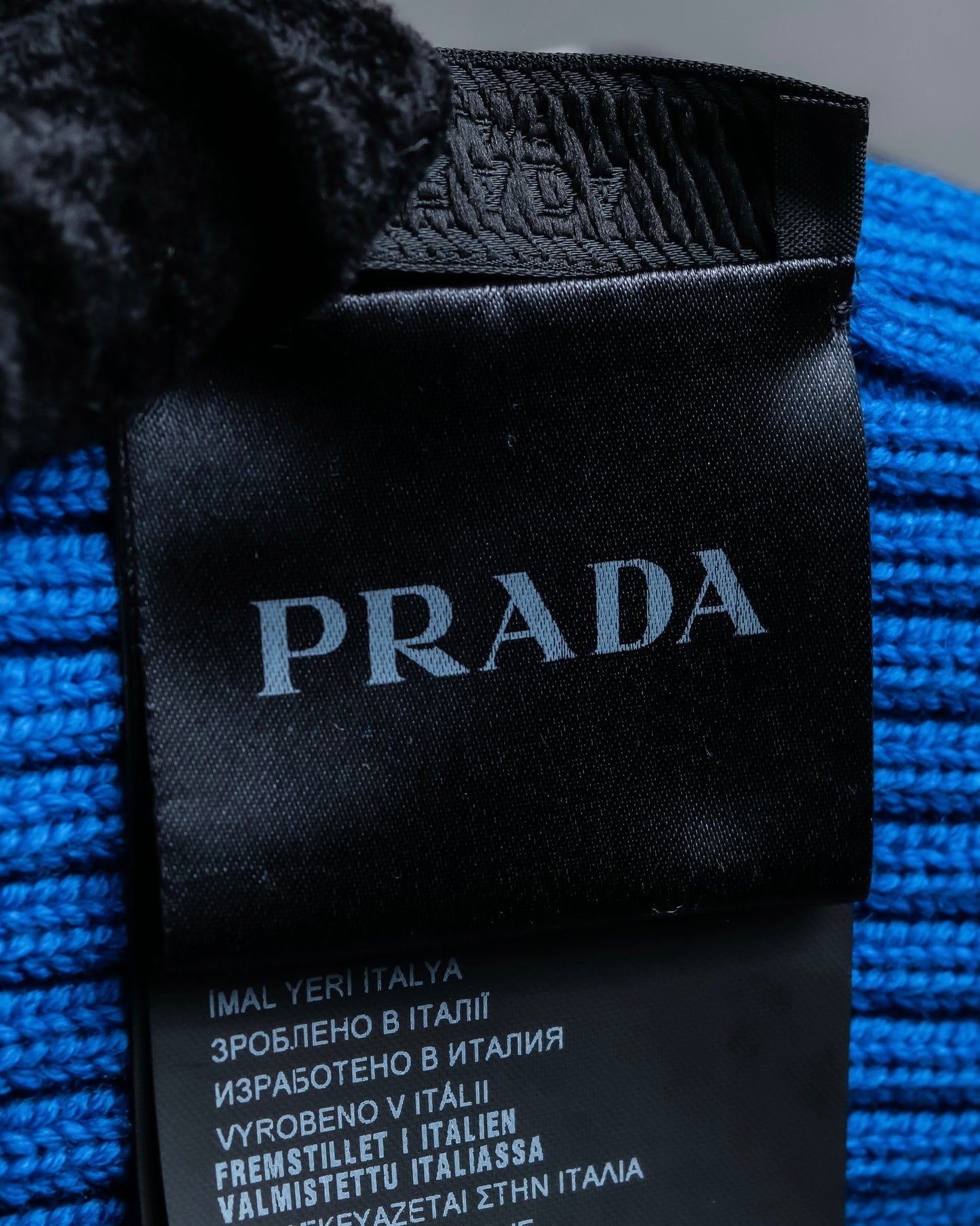 "PRADA" Ribbed knitting beautiful blue muffler