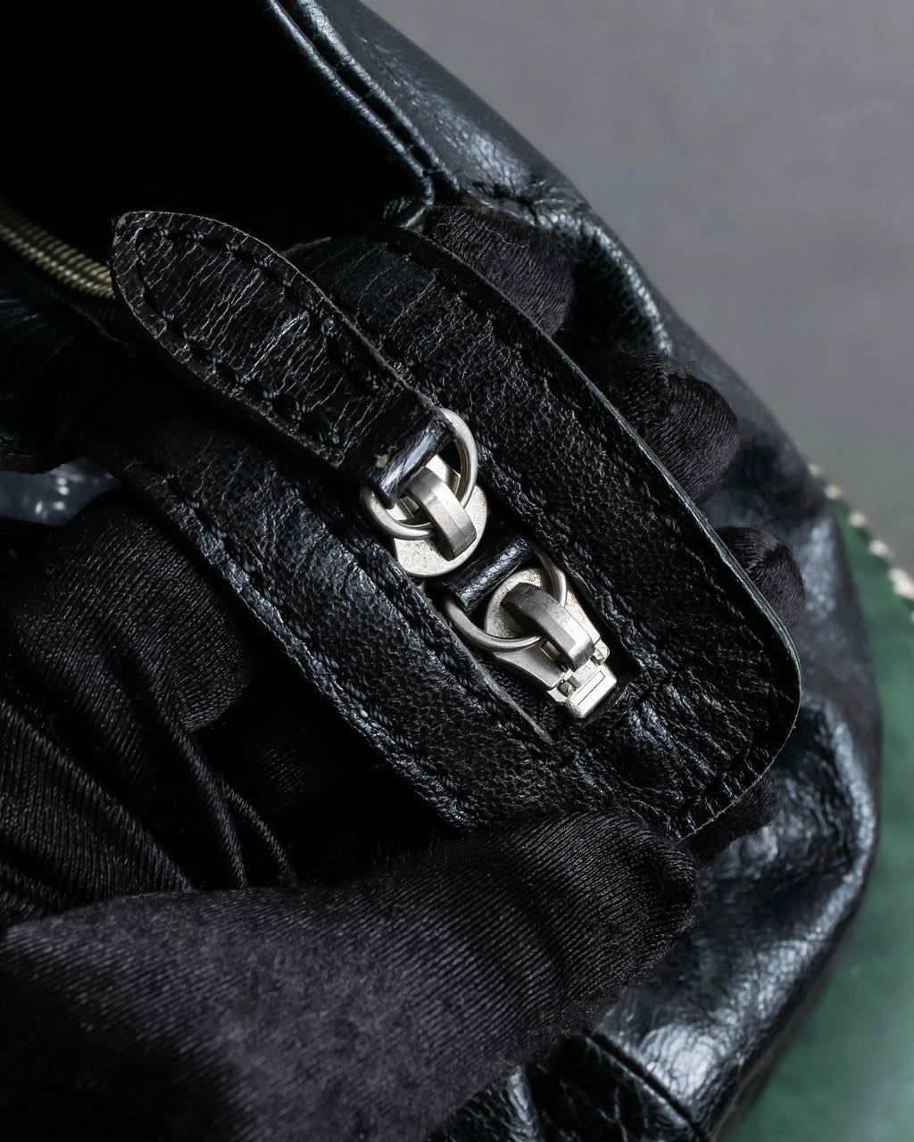"tricot COMME des GARCONS" 
Flap pocket metal parts design leather hand bag