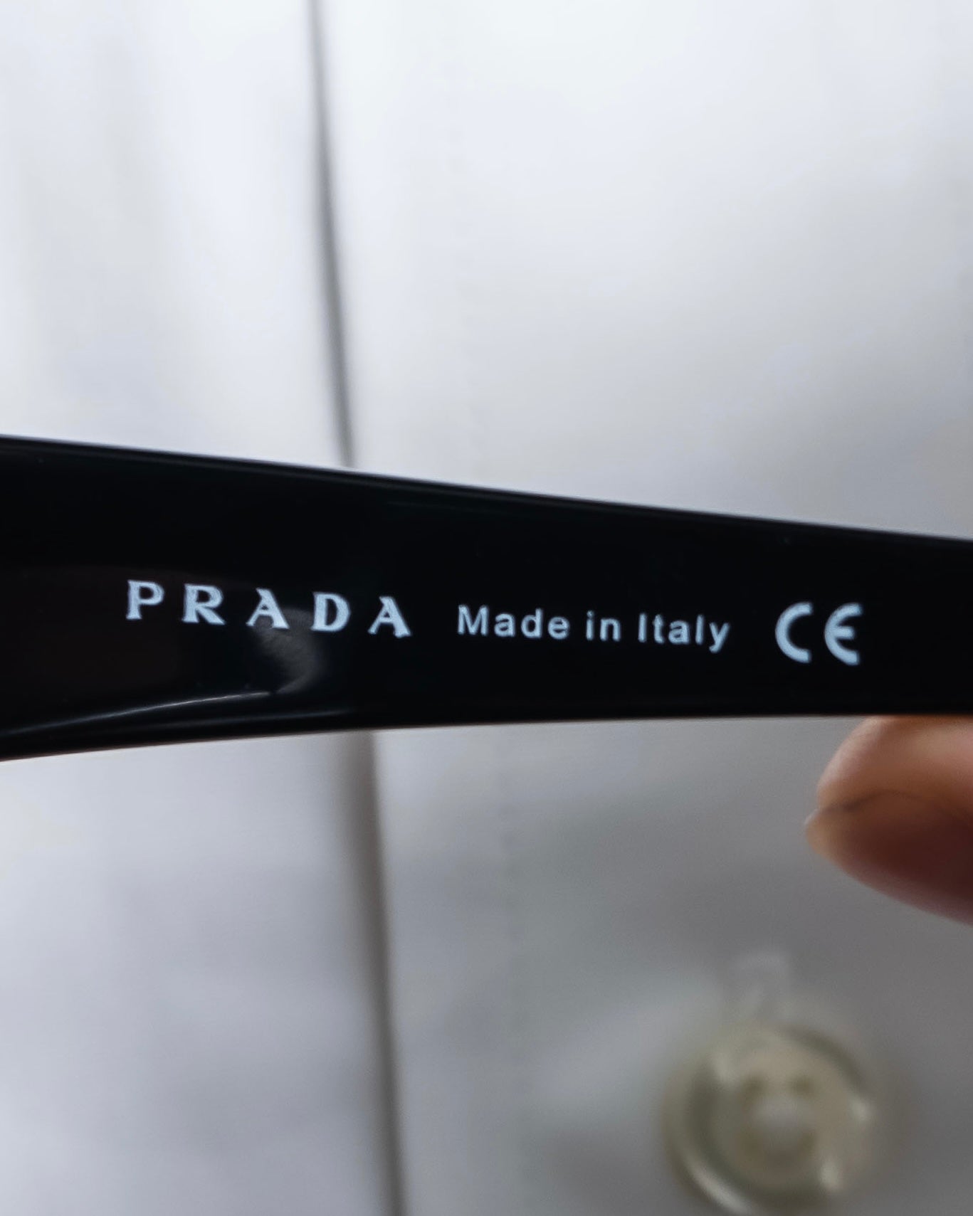 "PRADA" Butterfly frame logo engraved sunglasses