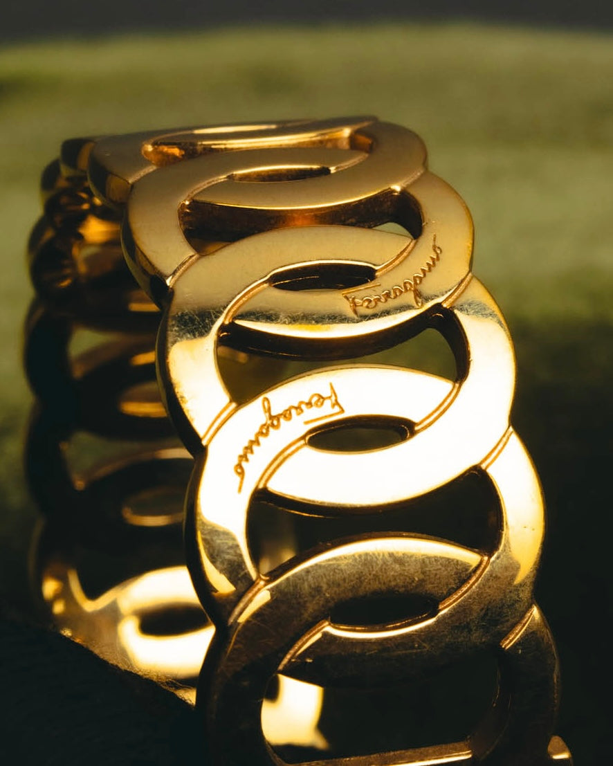 “Salvatore Ferragamo” 90’s-00’s Gancini motif gold bangle