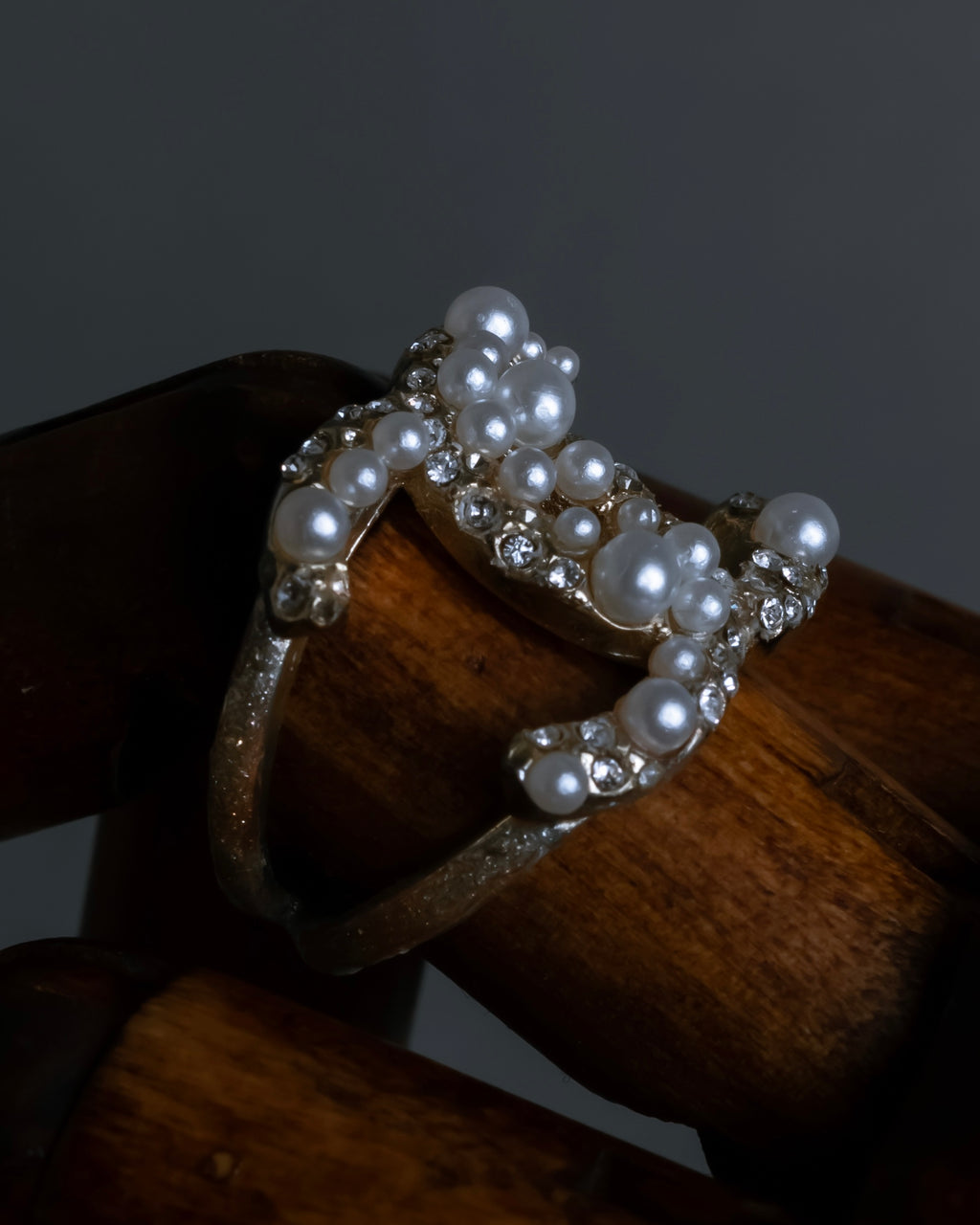 "CHANEL" Coco mark motif pearl strass design ring