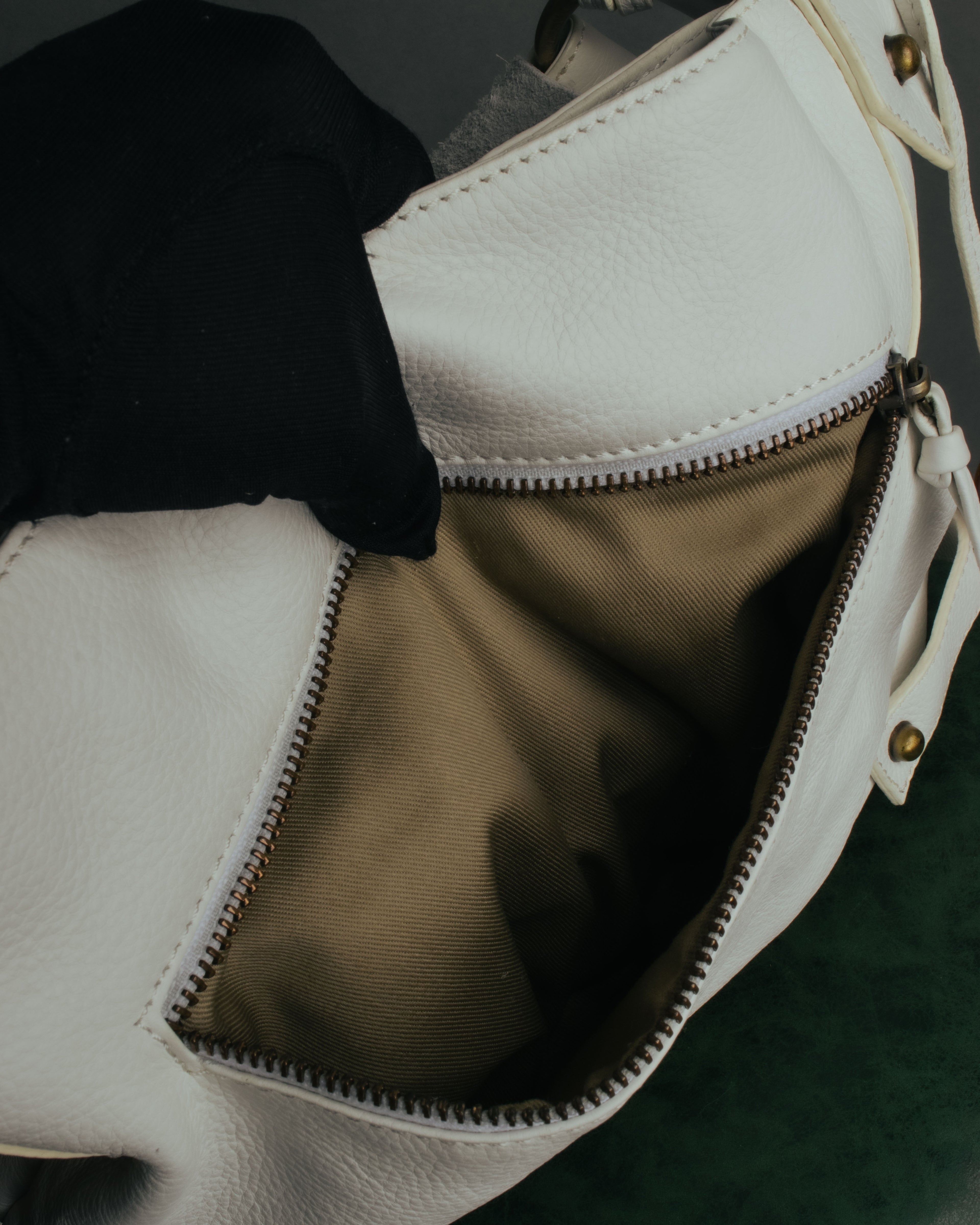 -SPECIAL- “Yves Saint Laurent” 2004-2011 Pilati era bow leather shoulder bag