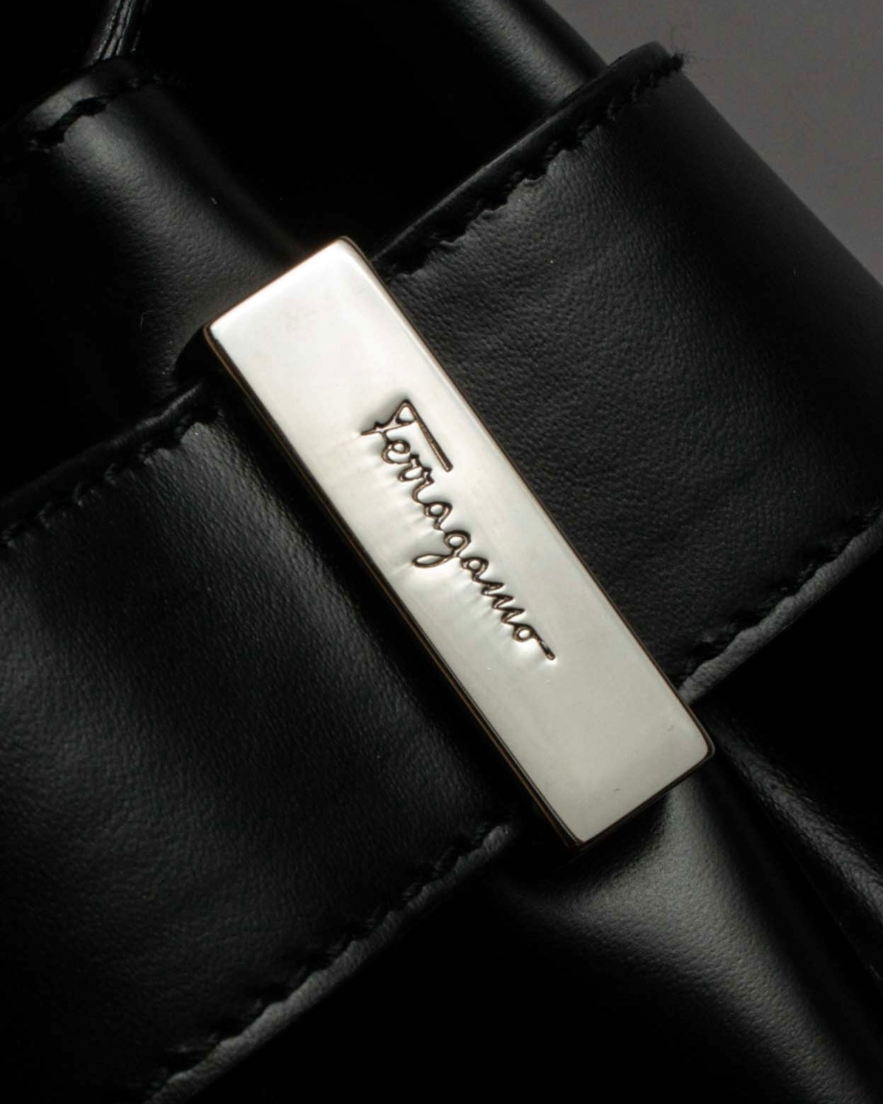 "Salvatore Ferragamo" Gancini motif both sides design leather hand bag