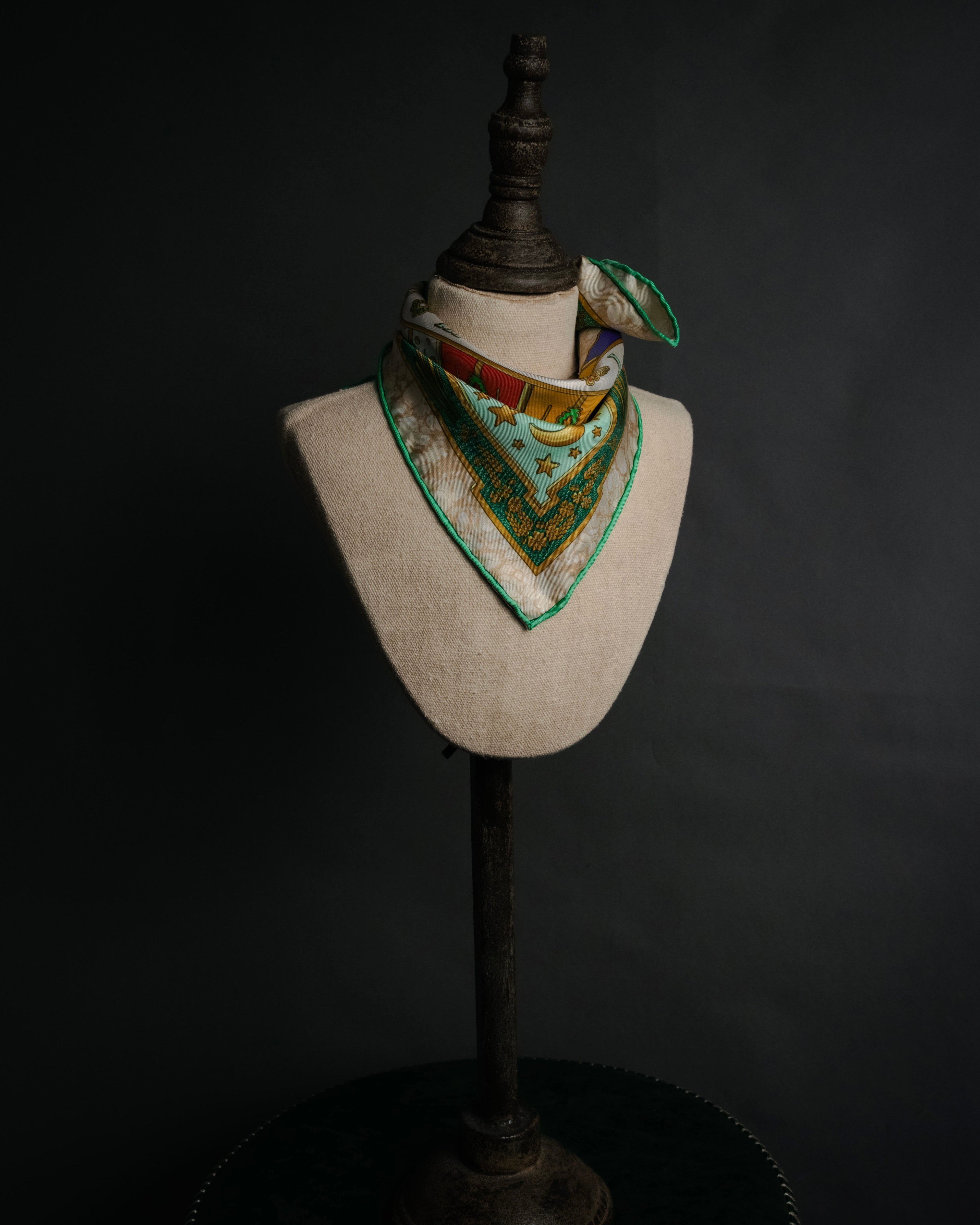 “HERMÈS” 90’s gloria soli carrè silk scarf