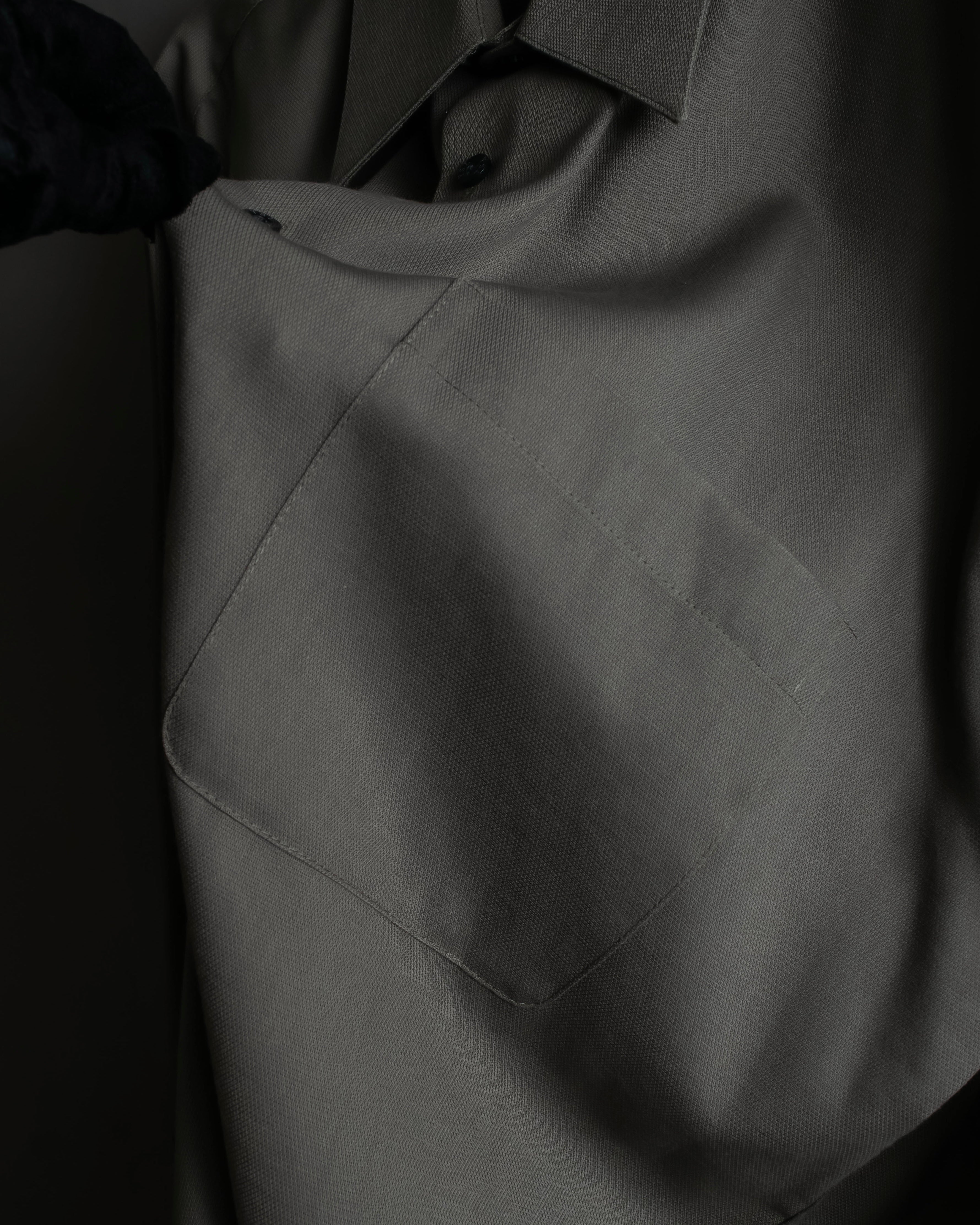 "YVES SAINT LAURENT for men"
Grayish khaki color oversized shirt