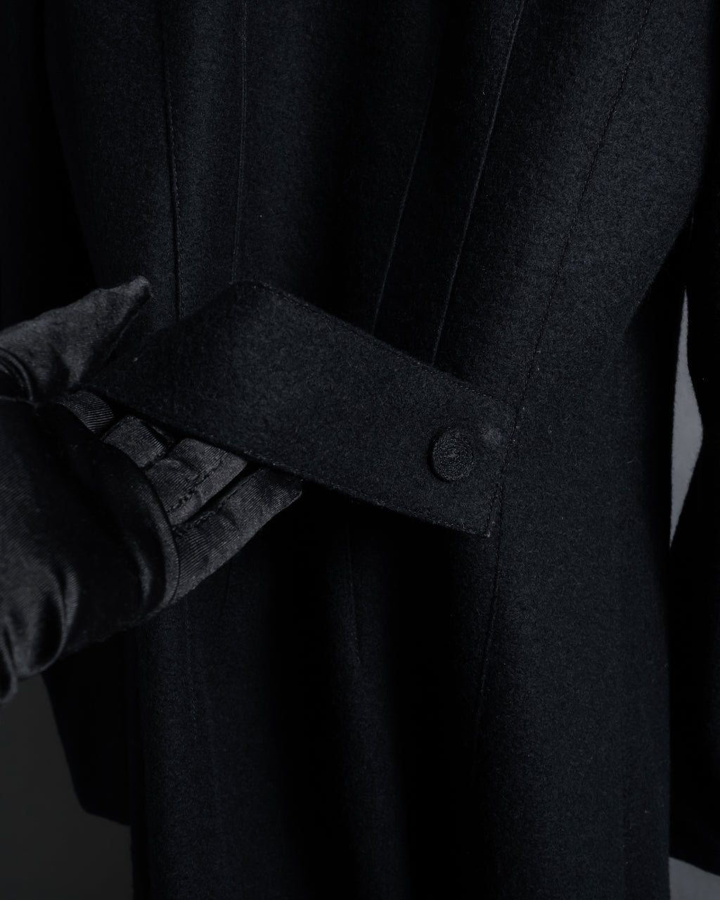 "Marc Jacobs" A soft flowing flared silhouette long coat