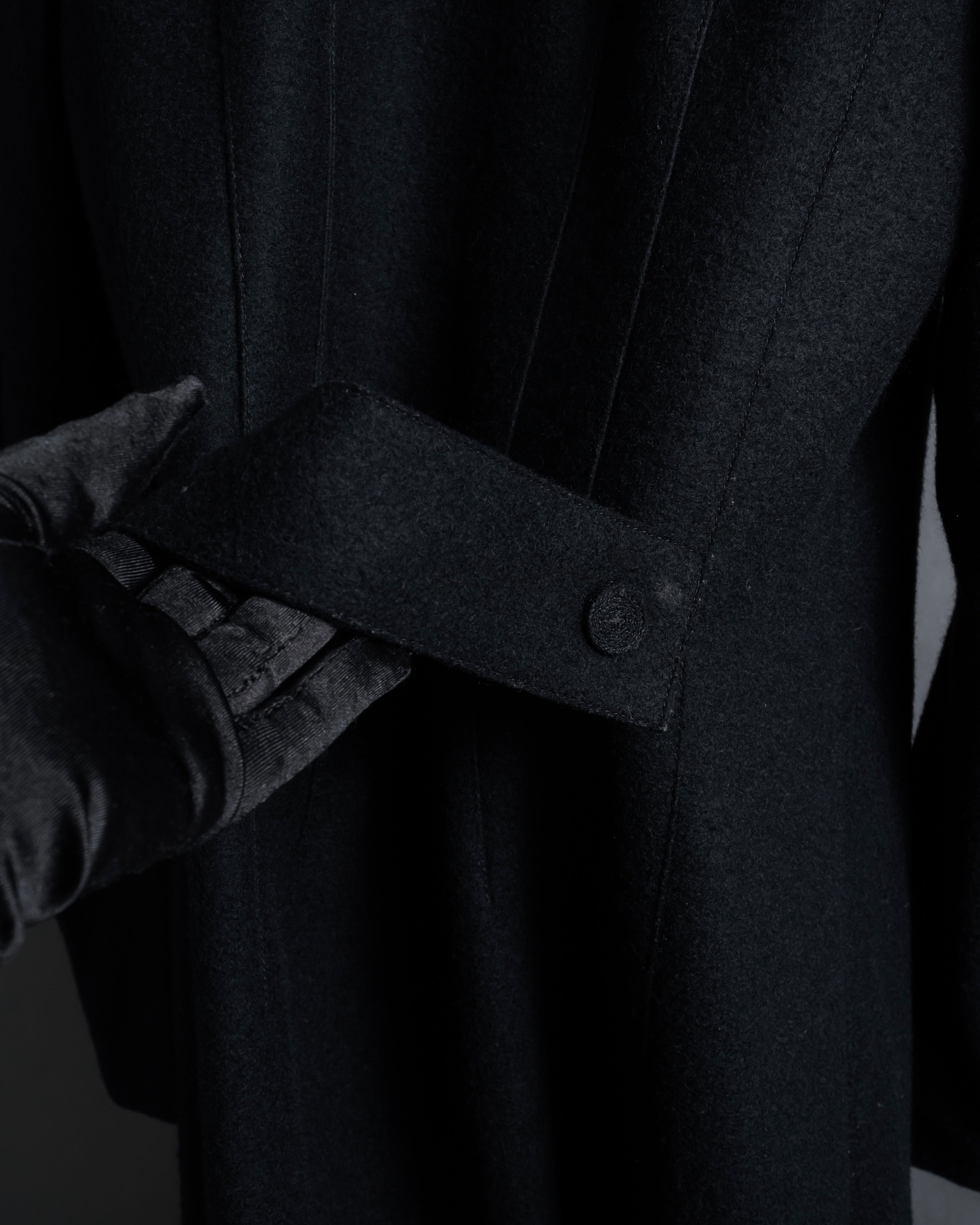 "Marc Jacobs" A soft flowing flared silhouette long coat