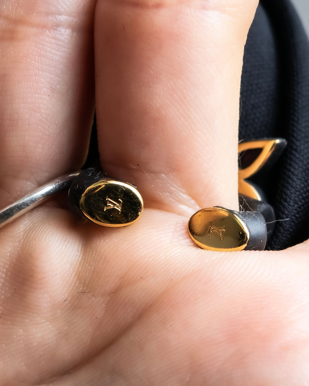 "LOUIS VUITTON"　Geometric color stone ring