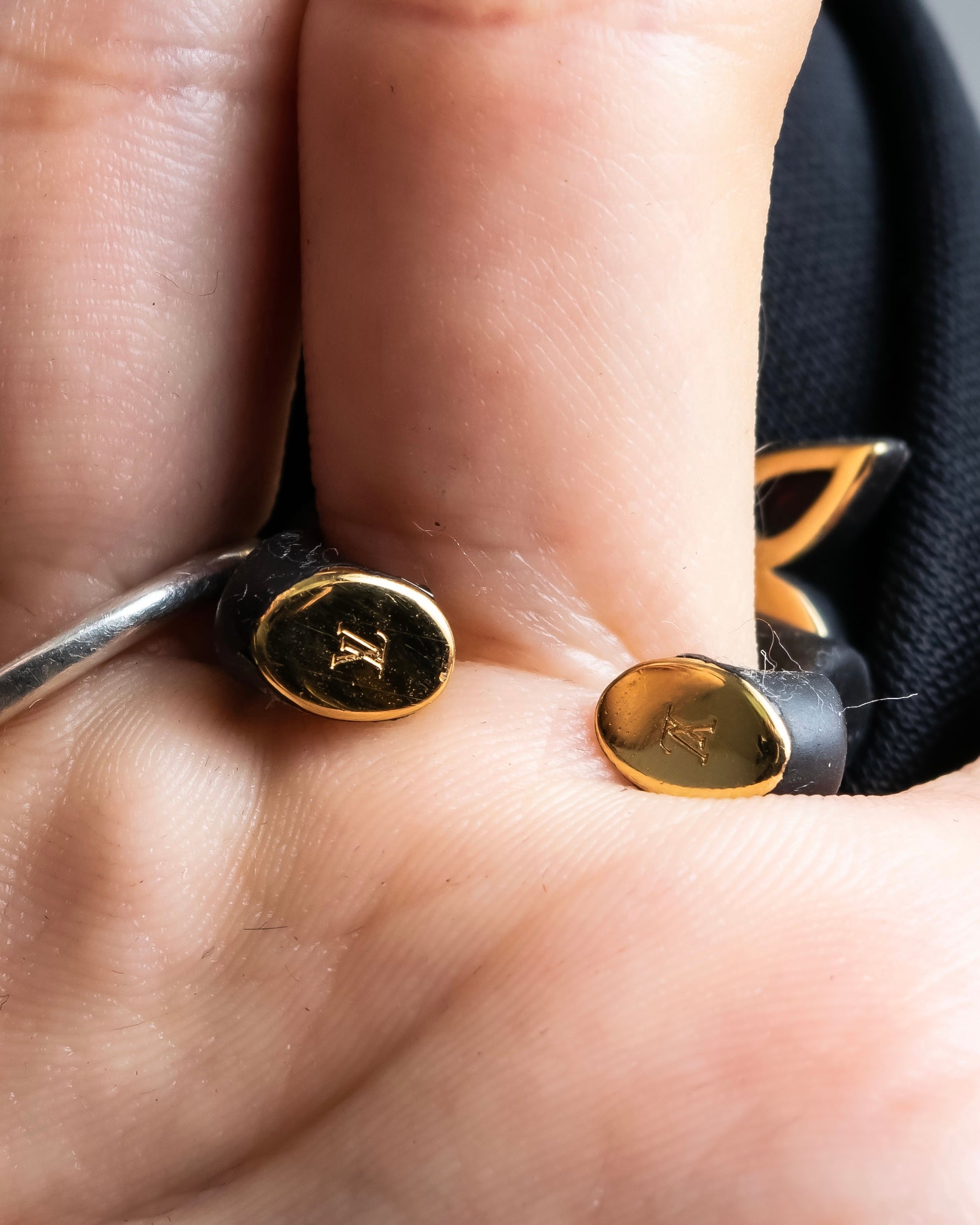 "LOUIS VUITTON"　Geometric color stone ring