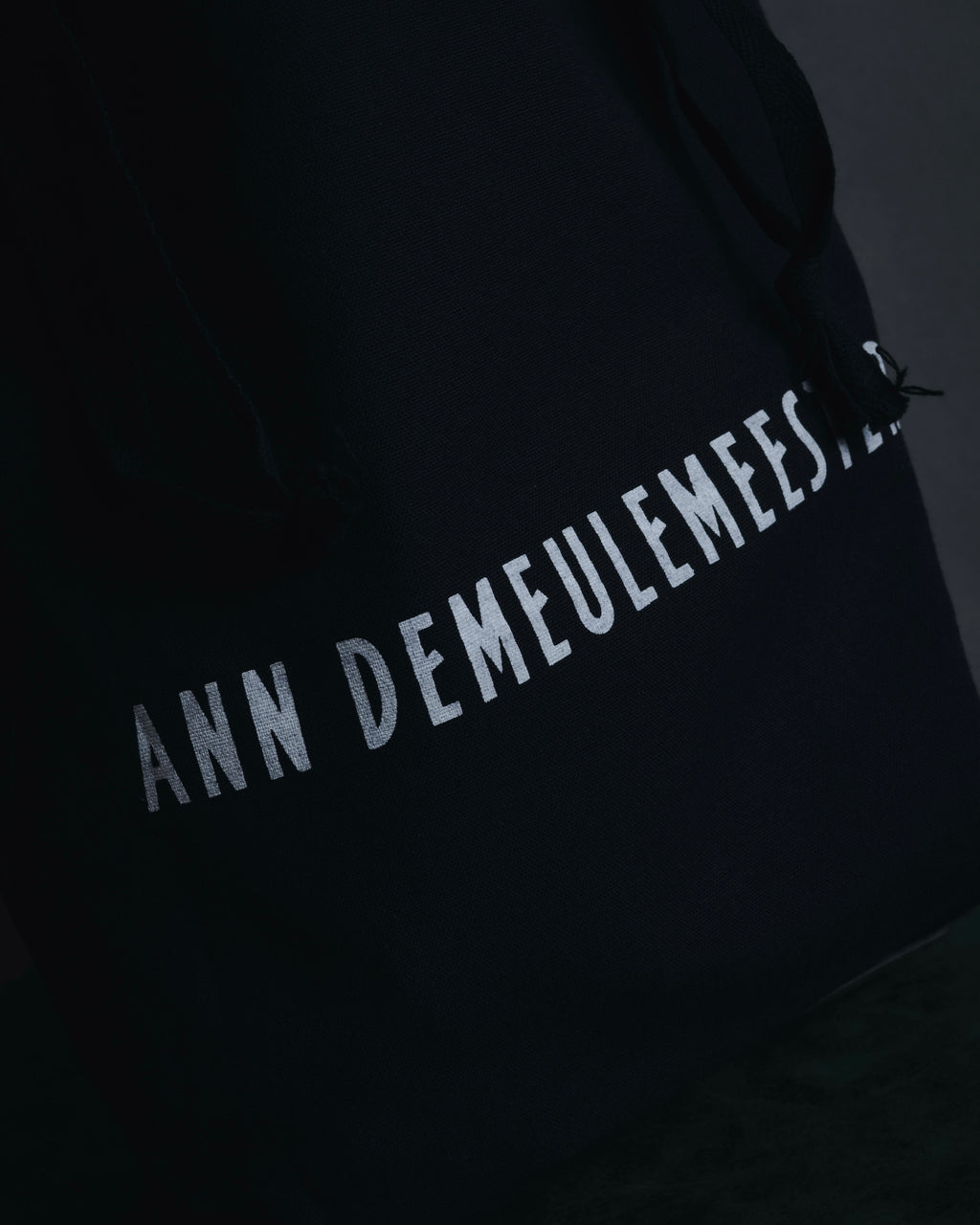–SPECIAL– "ANN DEMEULEMEESTER" 2010-2013 Transformable roll-top vitello leather bag