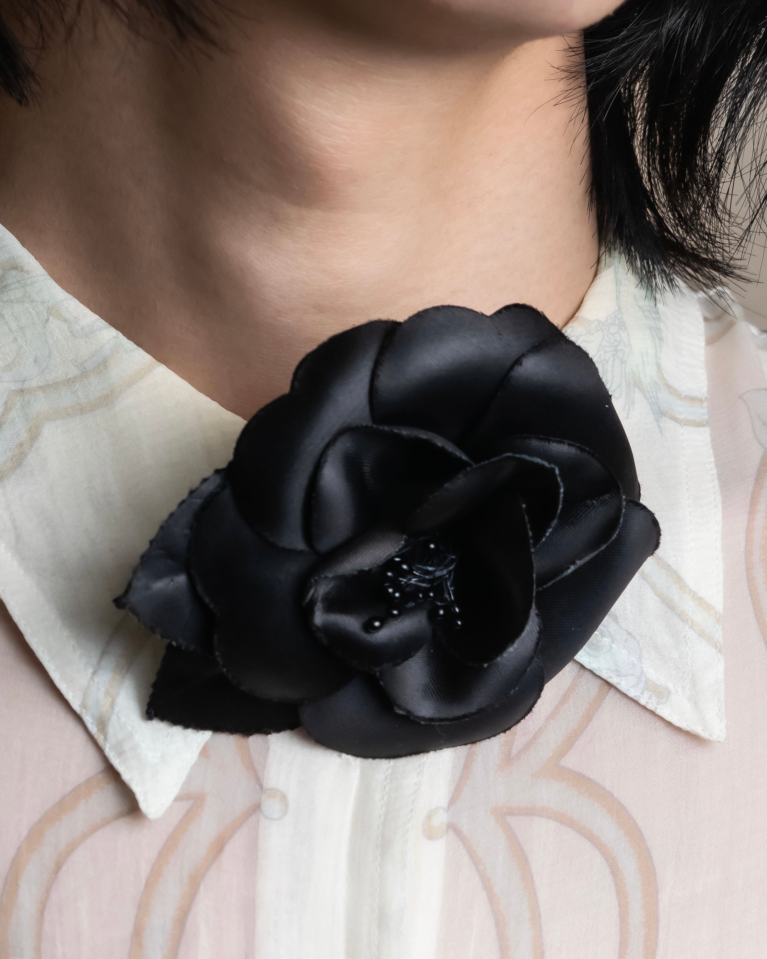 "CHANEL" Black camellia motif brooch