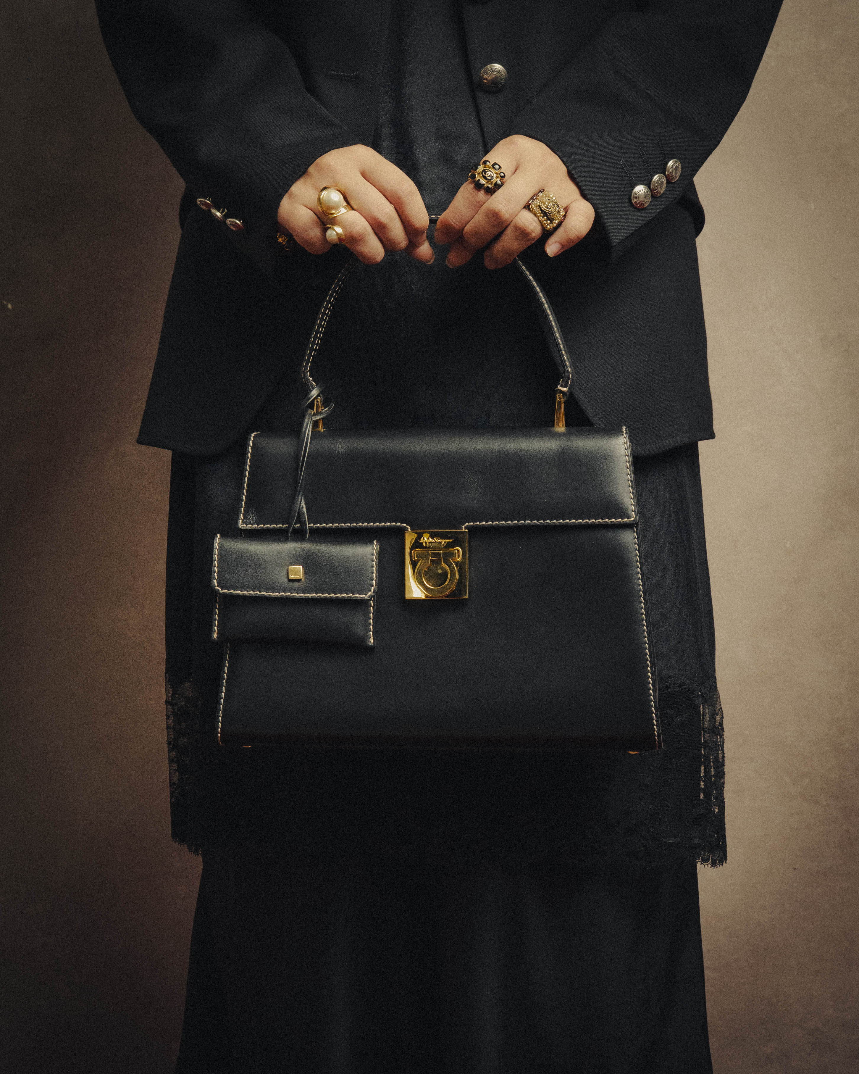 -SPECIAL- "Salvatore Ferragamo" 90's-00's Gancini contrast stitch leather handbag