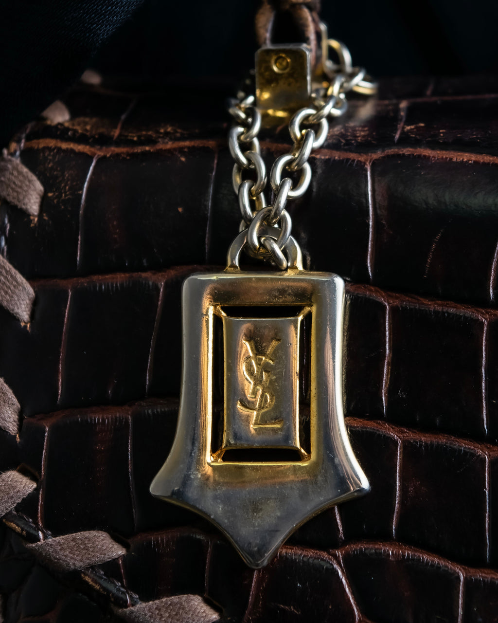 "YVES SAINT LAURENT" Crocodile pattern stitching handbag