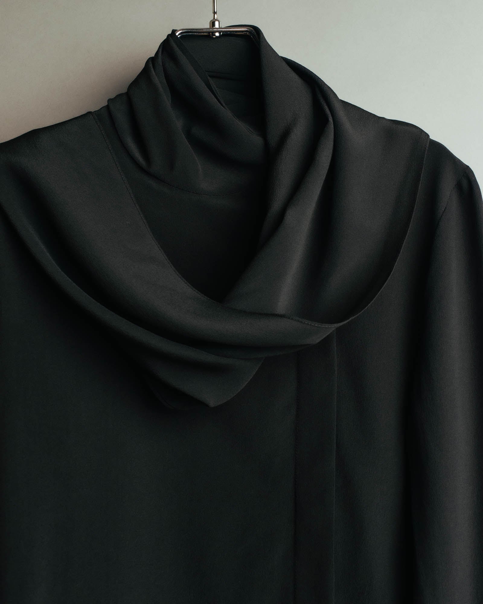 -SPECIAL- "SAINT LAURENT PARIS" 10's Fluid silk scarf-neck blouse