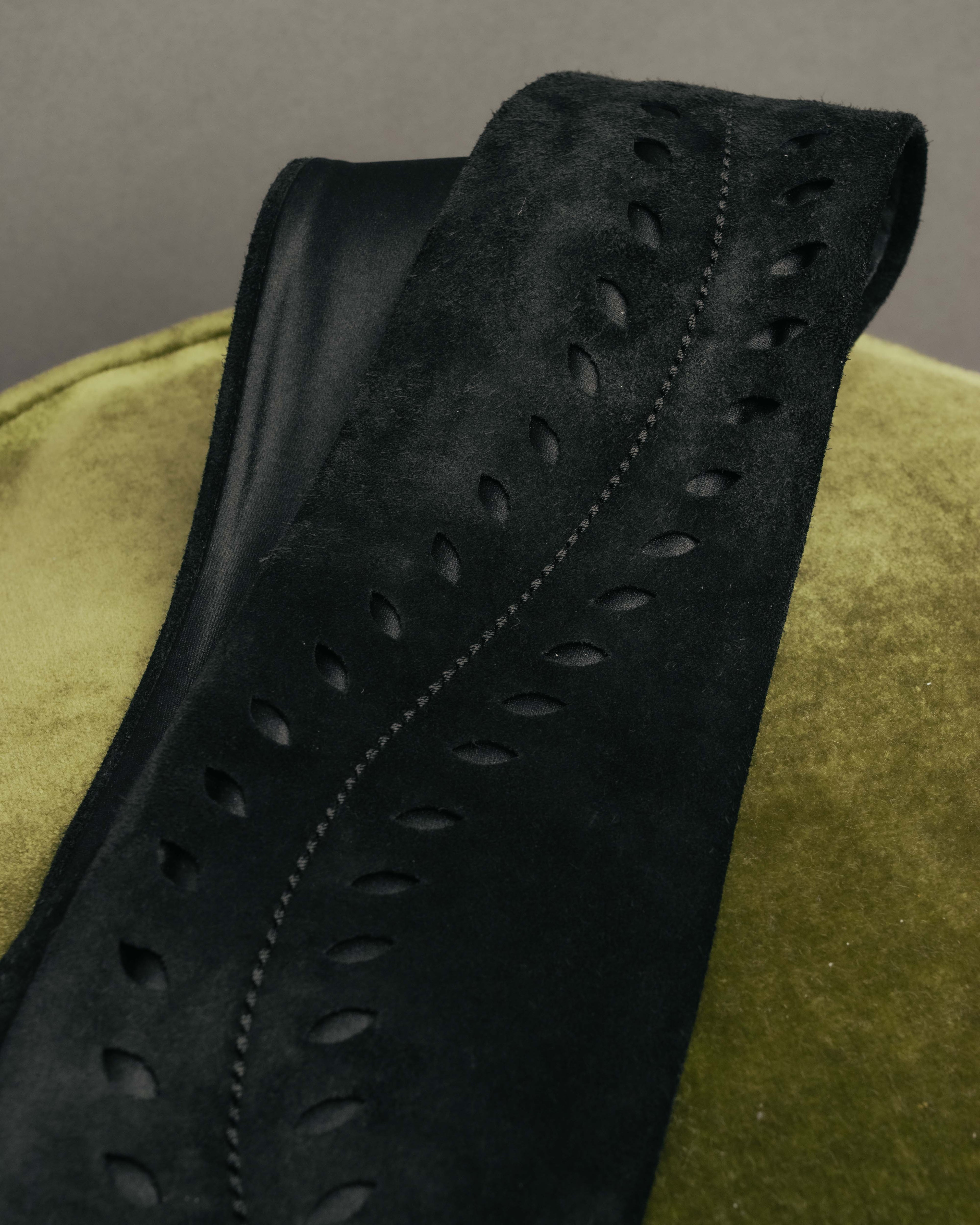 -SPECIAL- “HERMÈS” 2008-18 Suede cutwork leather tie
