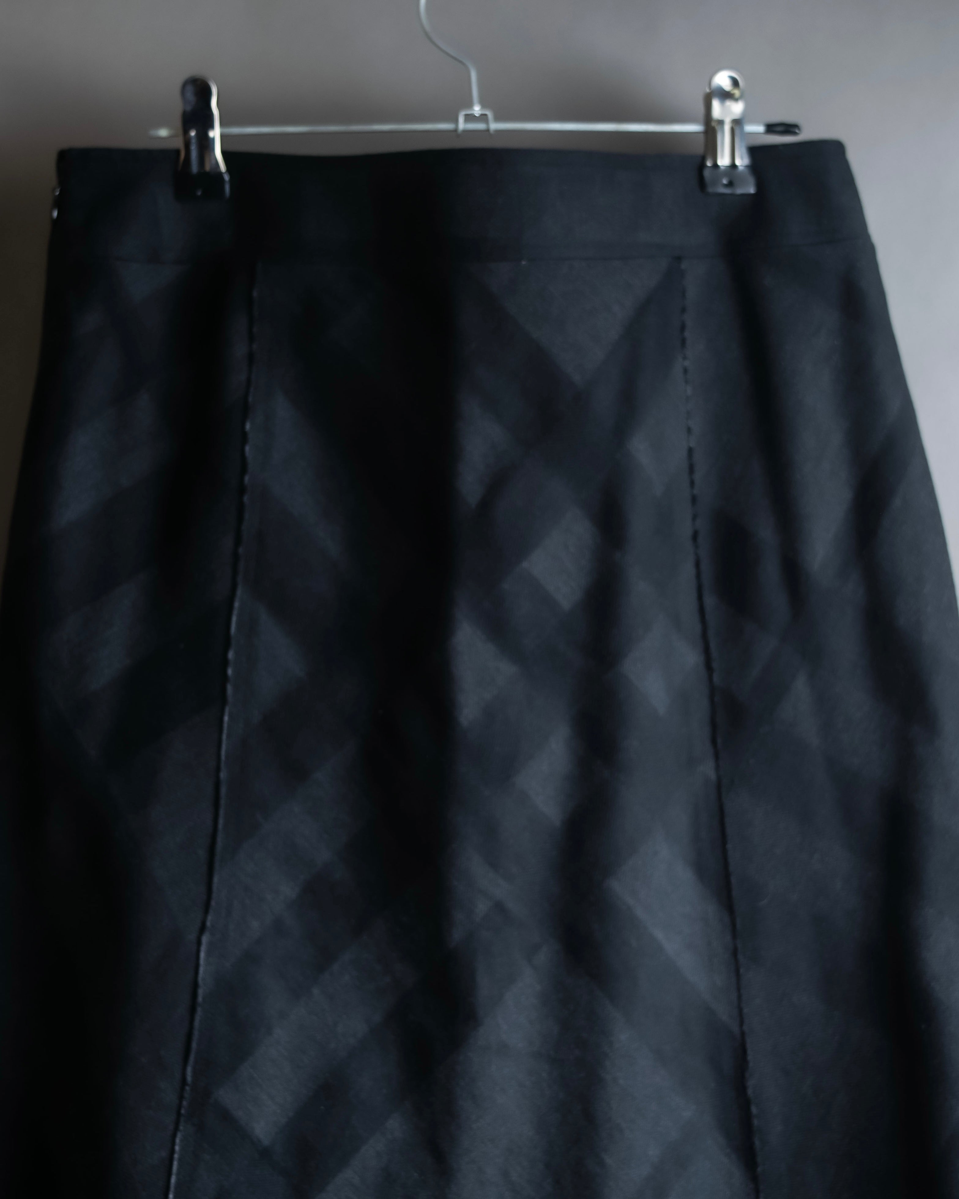 "BURBERRY" Tone-on-tone check pattern flared skirt