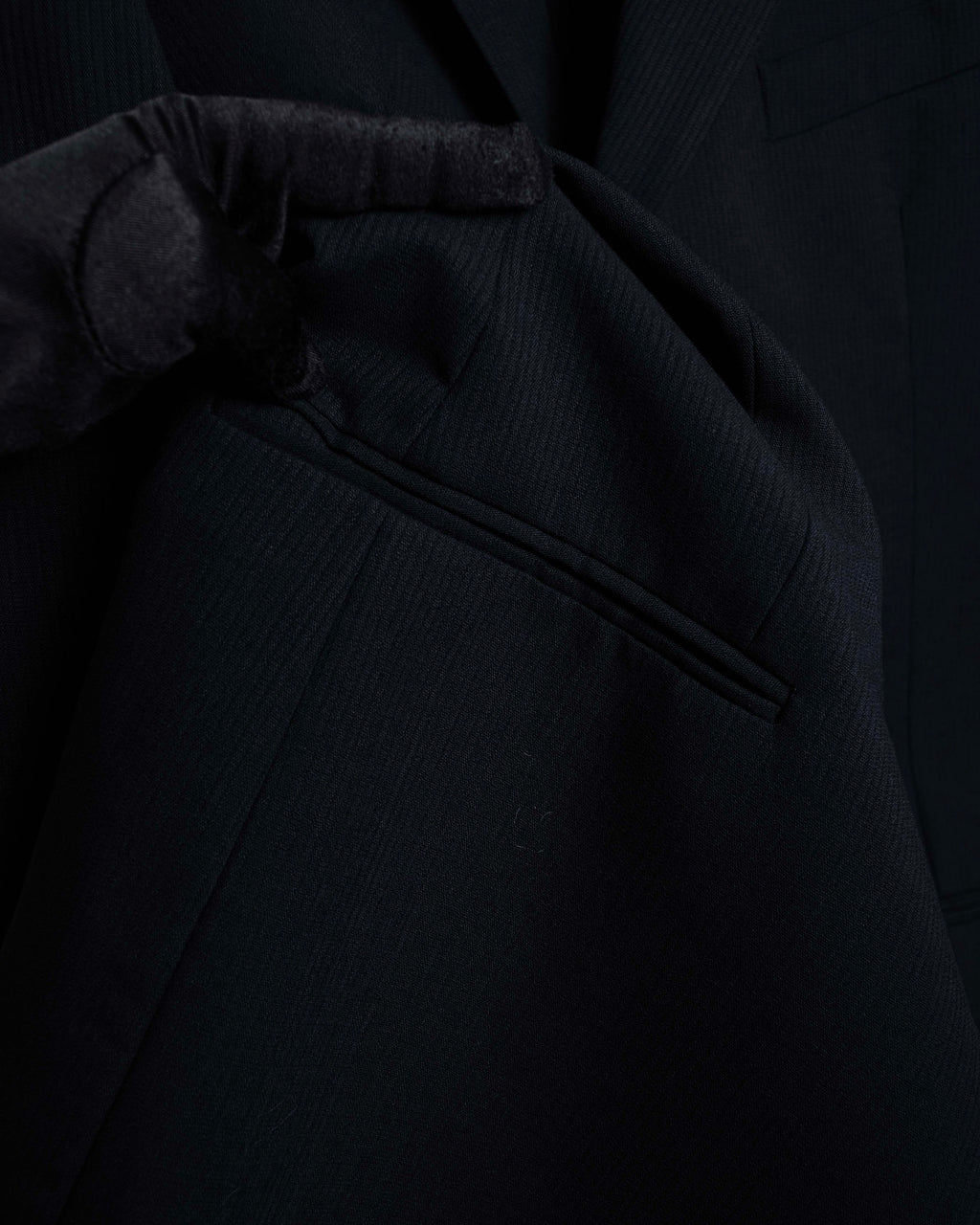 "GIORGIO ARMANI" LE COLLEZIONI line shadow stripe pattern set up