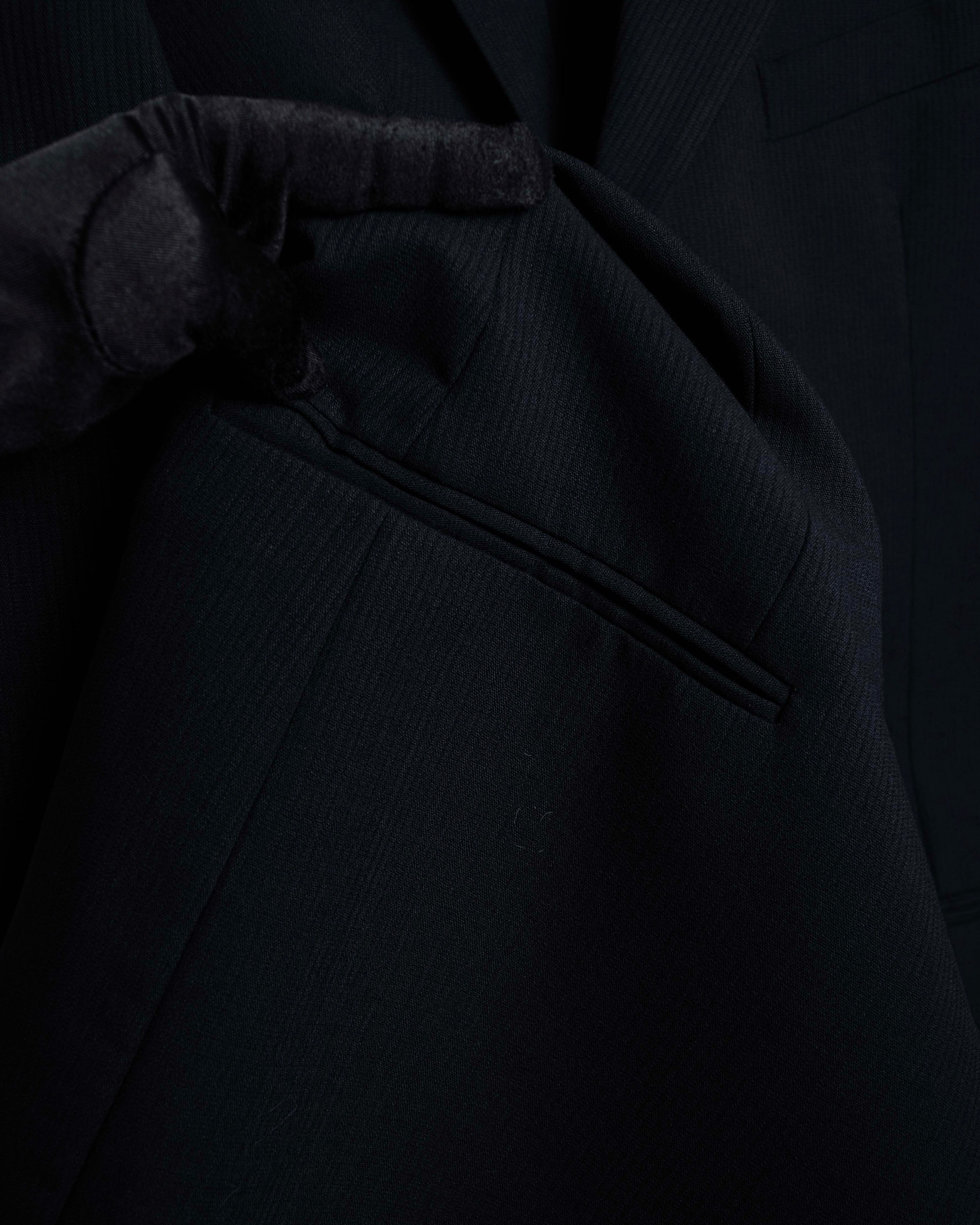 "GIORGIO ARMANI" LE COLLEZIONI line shadow stripe pattern set up