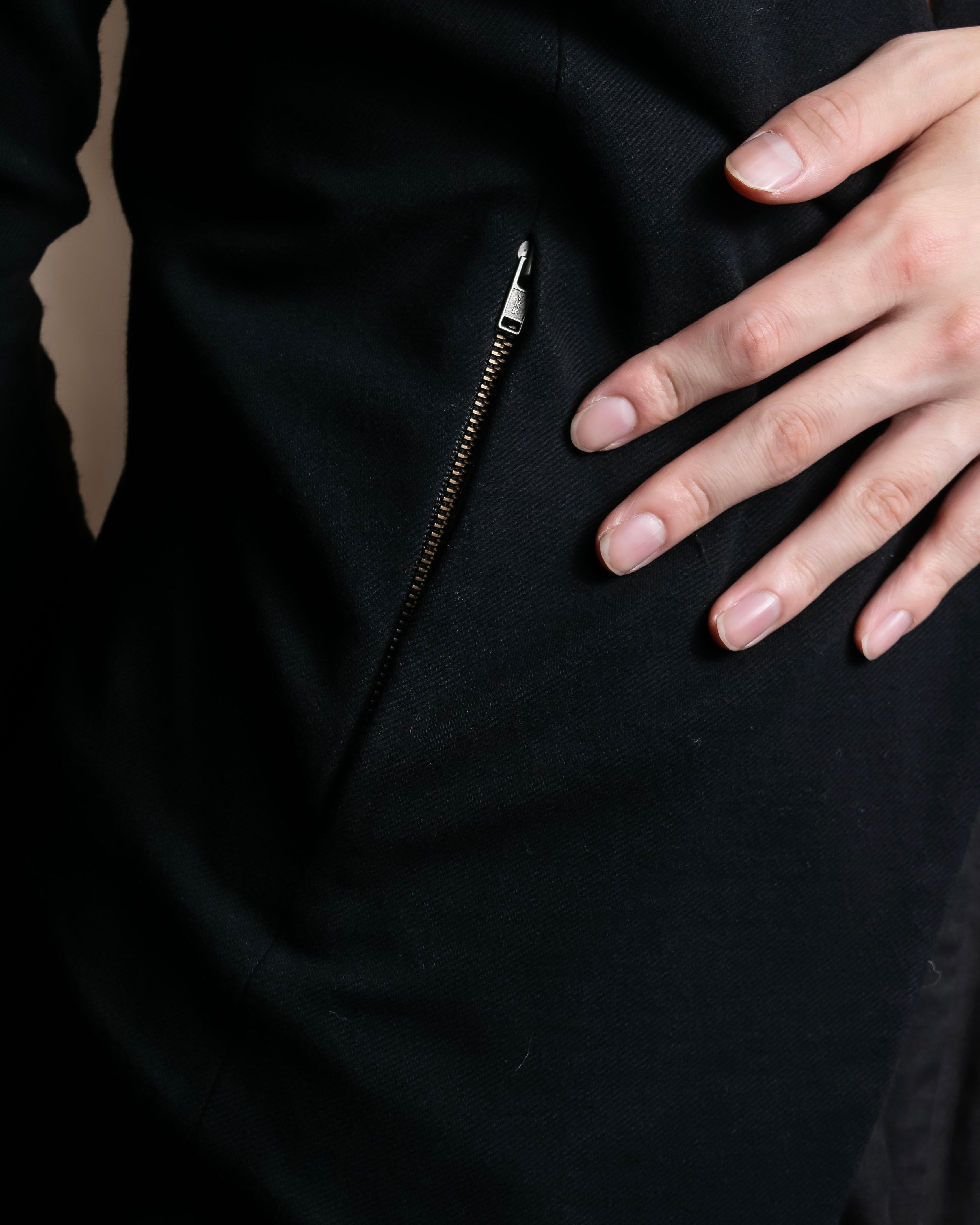 "HELMUT LANG" Zipper design sharp angle cutaway jacket