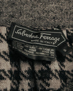 “Salvatore Ferragamo” 90’s-00’s Houndstooth knit flare skirt
