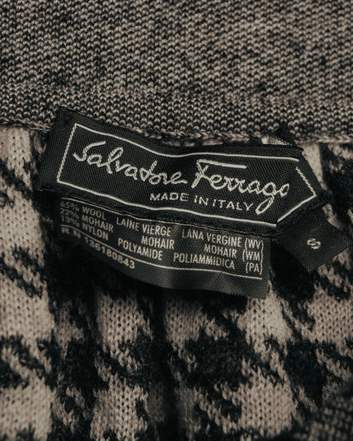 “Salvatore Ferragamo” 90’s-00’s Houndstooth knit flare skirt