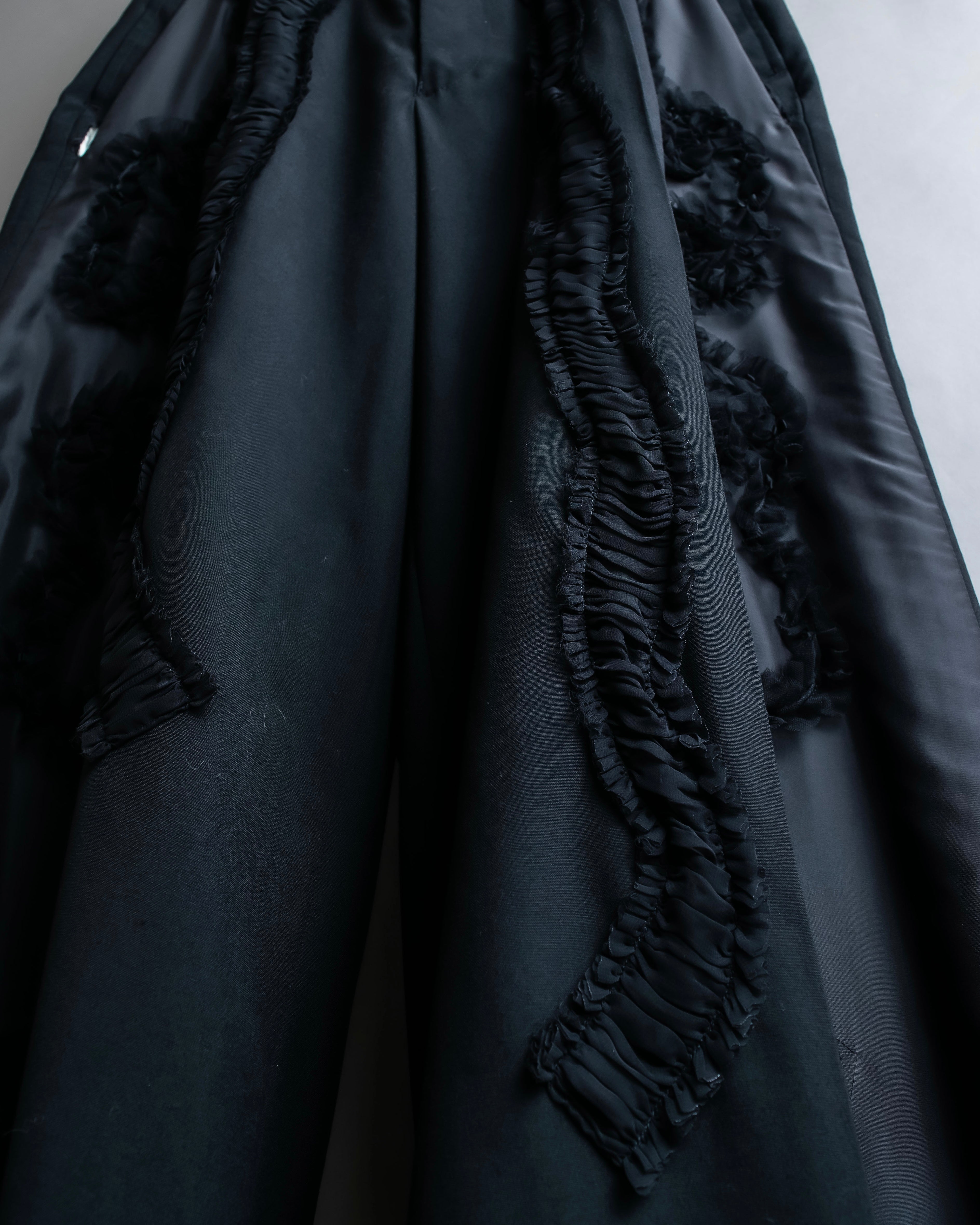 "COMME des GARCONS" Ruffle & tulle asymmetrical docking sarouel slacks