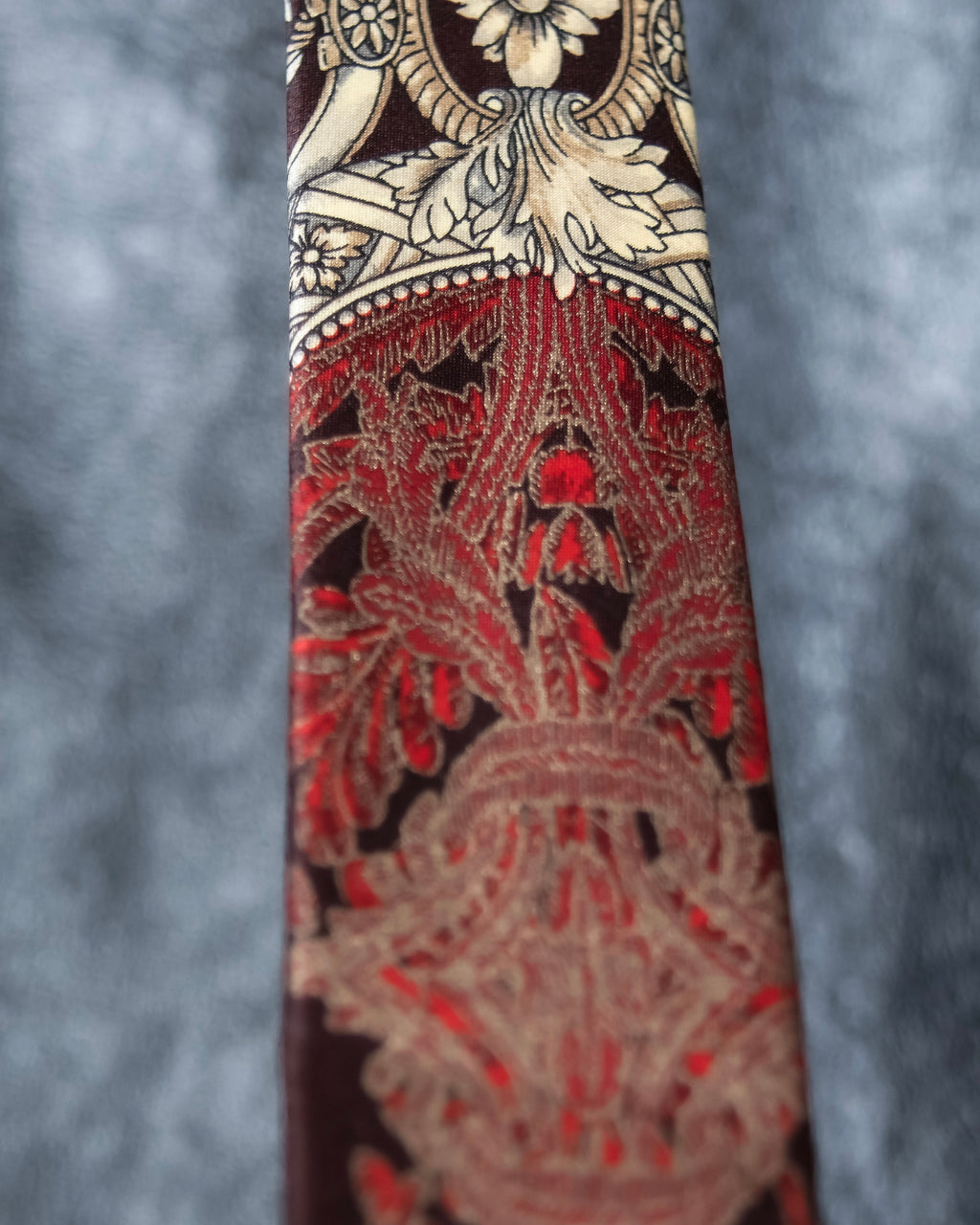 "GIANFRANCO FERRE" Beautiful botanical and frame design necktie