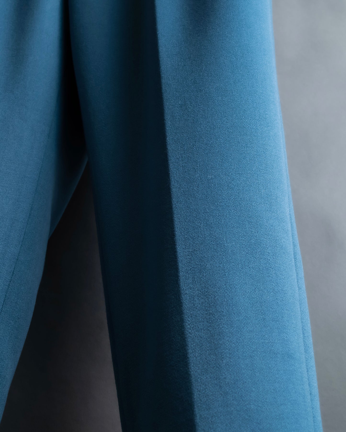 "DRAWER" Beautiful light blue tapered silhouette slacks