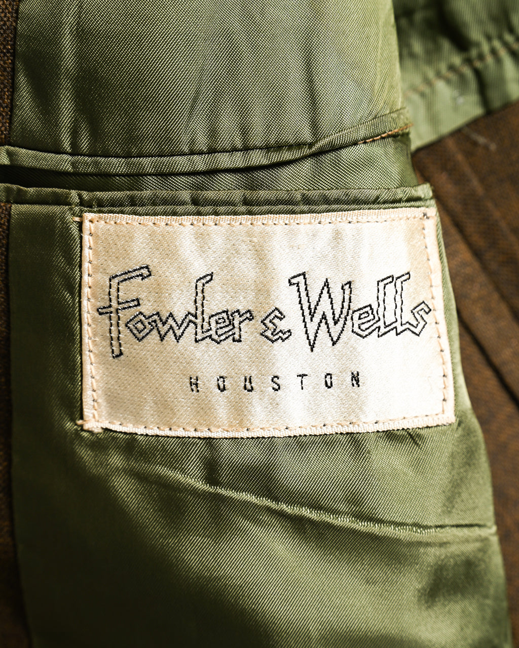 VINTAGE/ Beautiful Olive Colored Single Breasted 3B Tailored Jacket