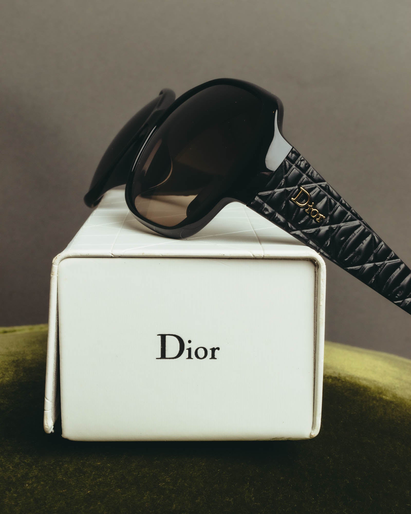 "Christian Dior" 10's Oversized quilted temple sunglasses