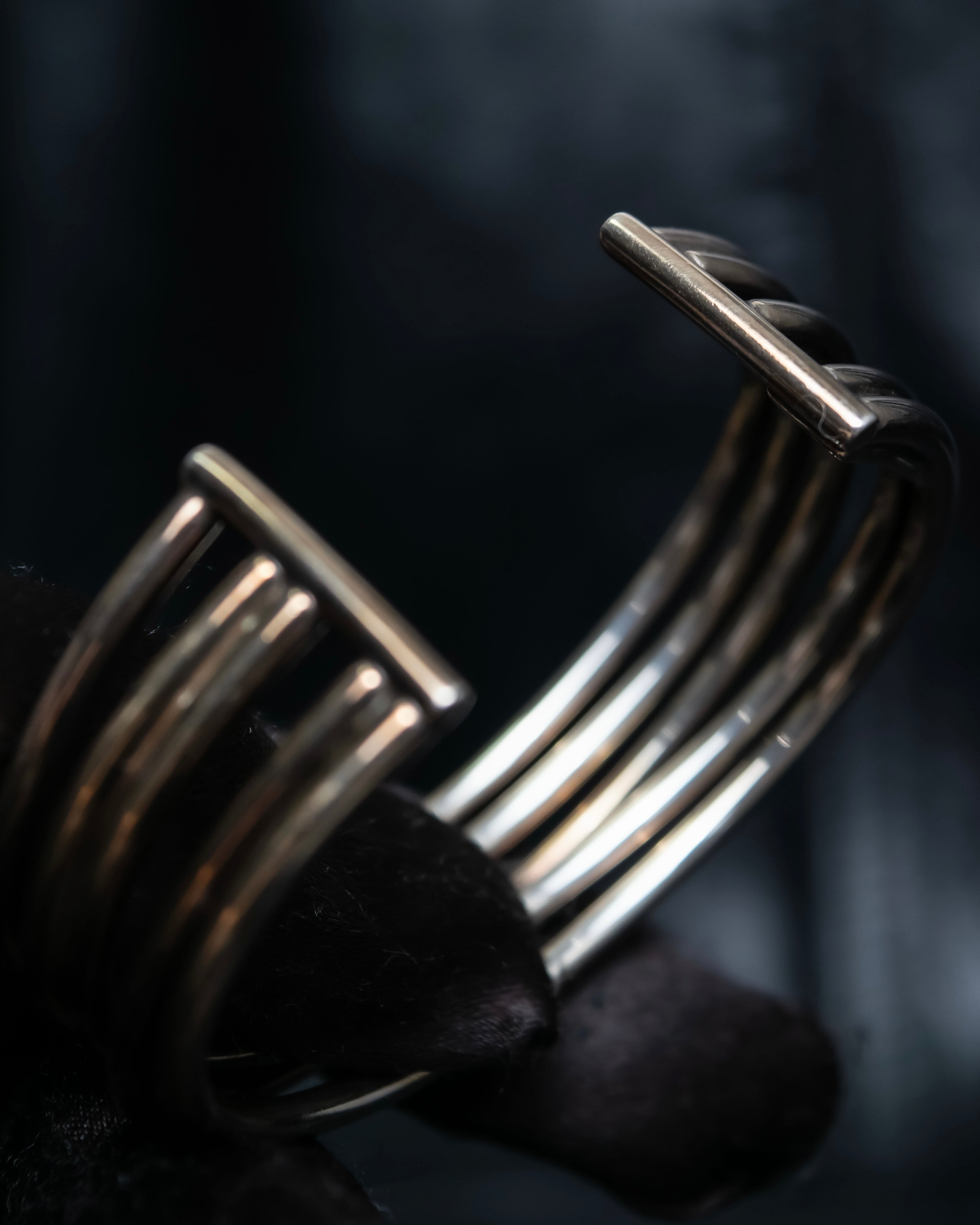 “PHILIPPE AUDIBERT” Crossed 5 line silver bangle