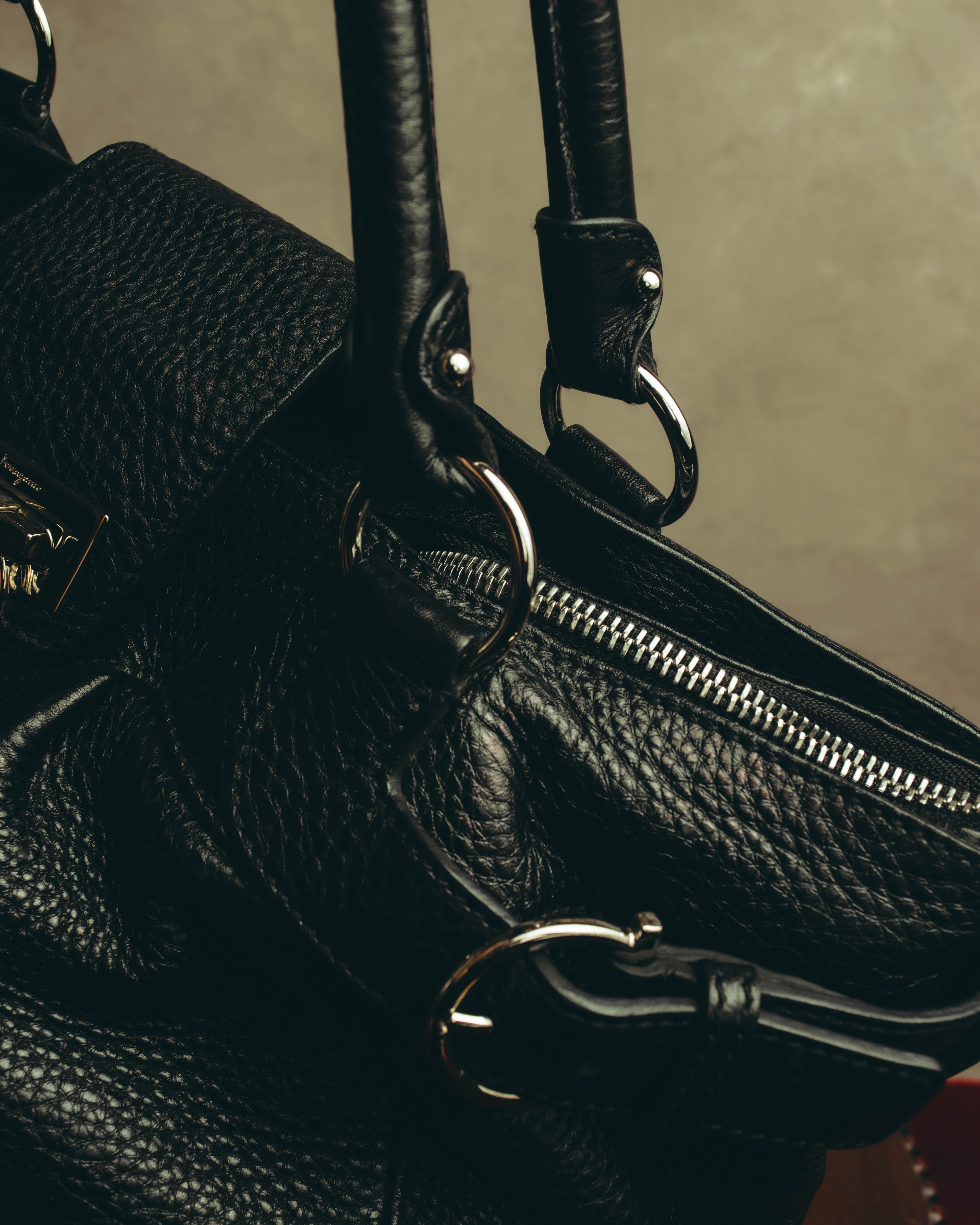 “Salvatore Ferragamo” 00’s-10’s Gancini pebbled leather handbag