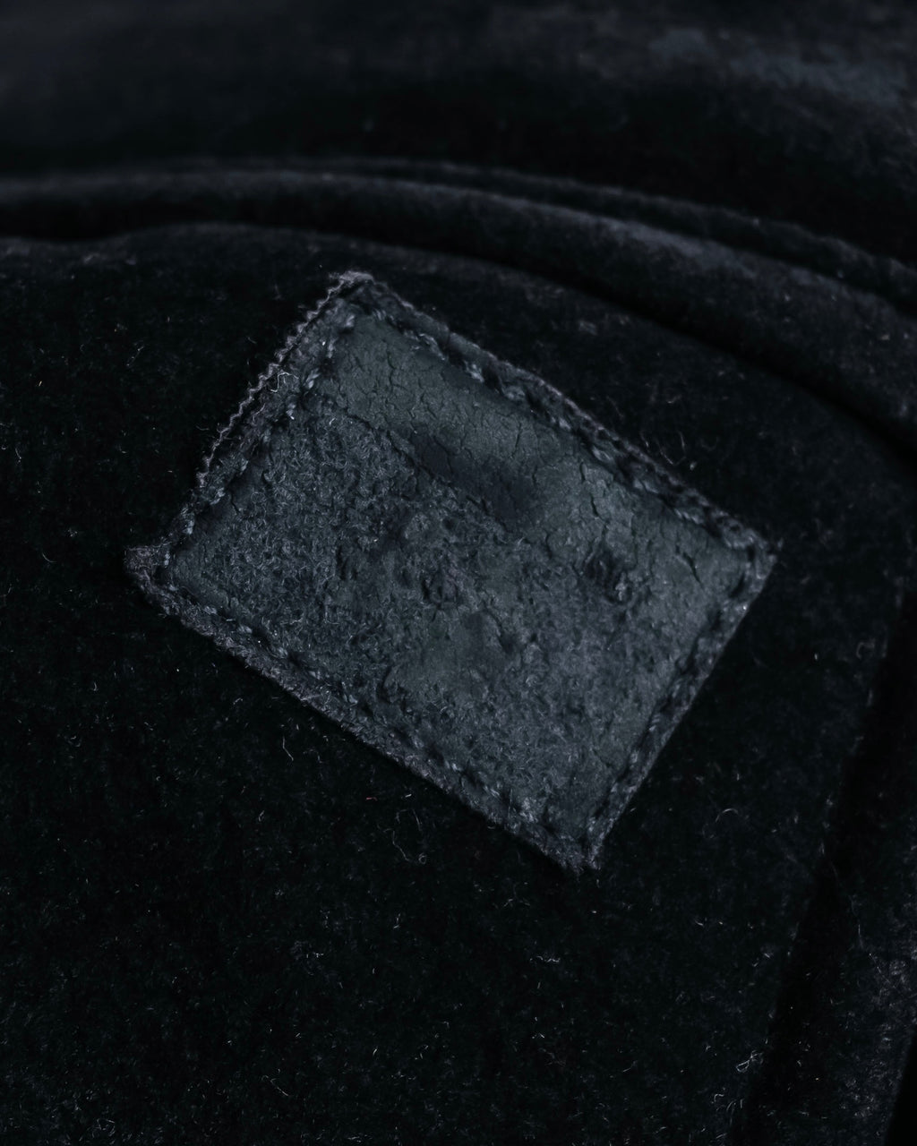 "VERSACE sport"
Stand collar double zipper suede blouson