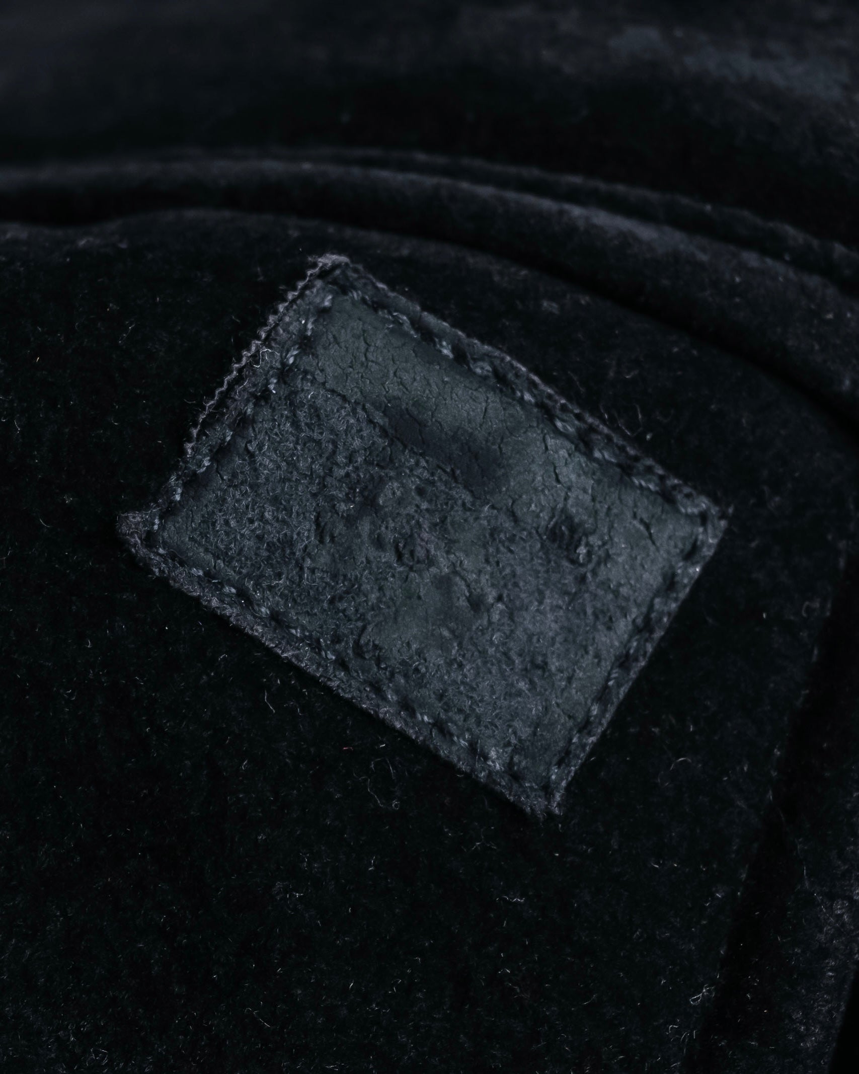 "VERSACE sport"
Stand collar double zipper suede blouson