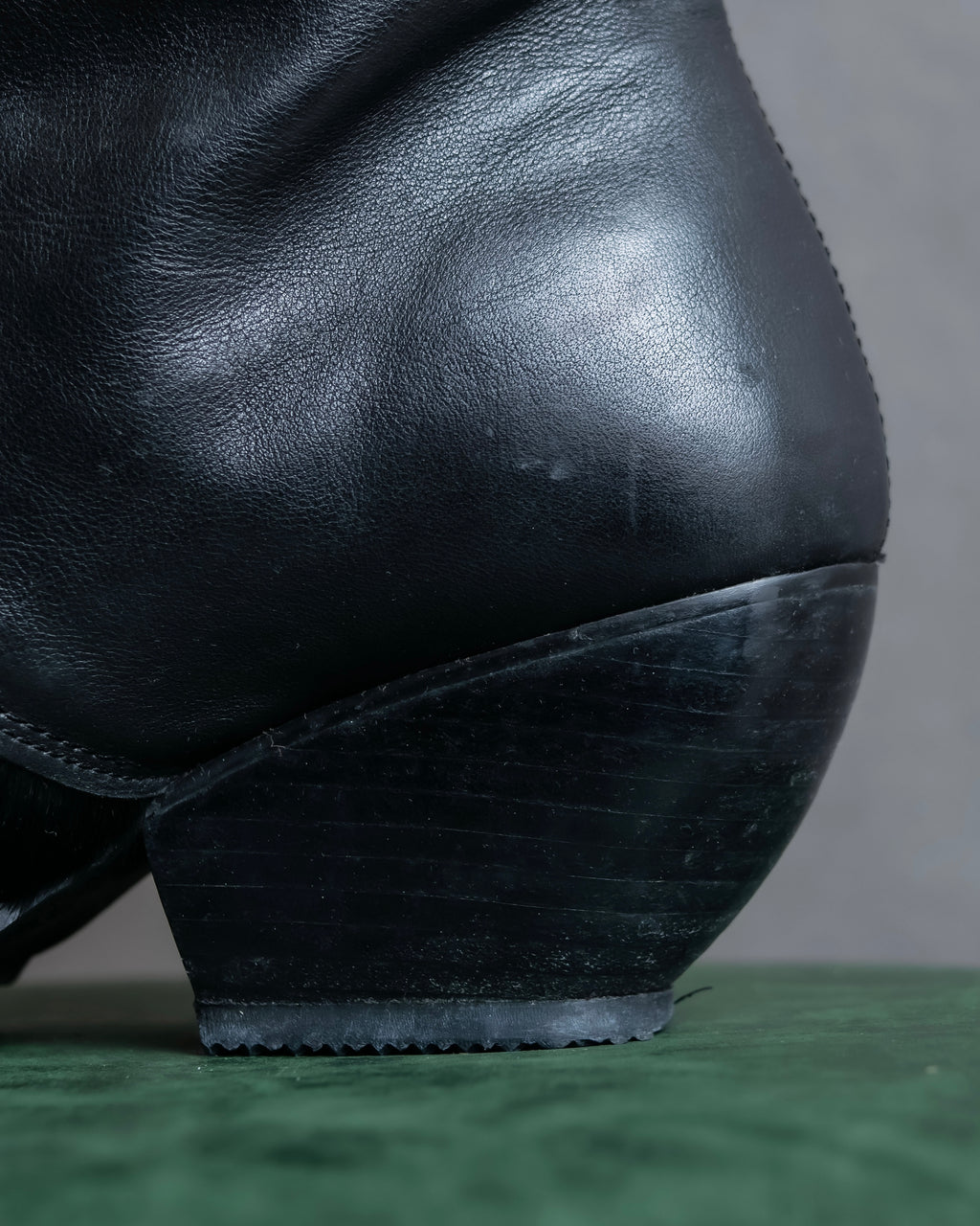 "ISSEY MIYAKE HaaT" Unborn calf shark sole long boots