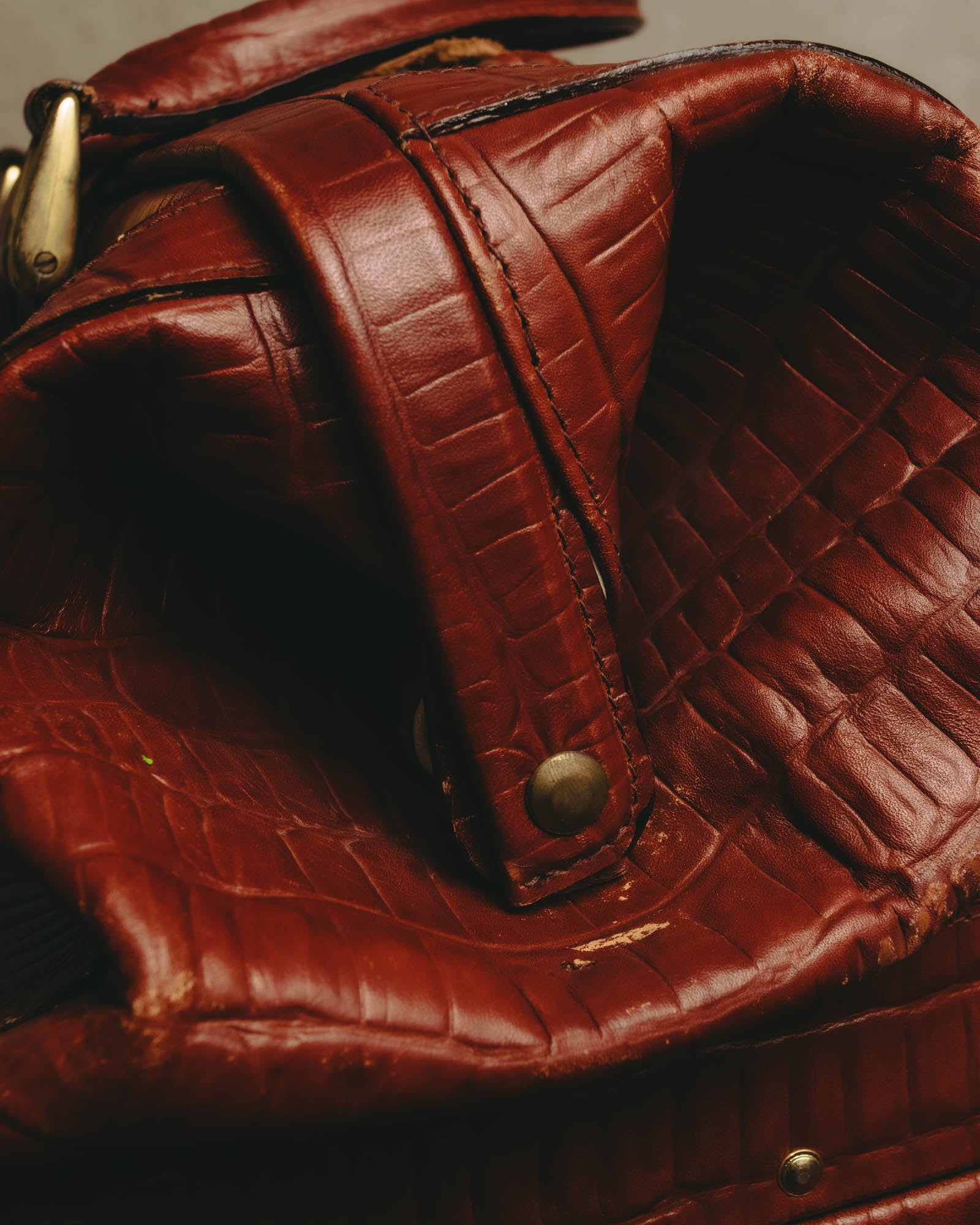 -SPECIAL- “Giorgio Armani” 90’s-00’s Crocodile embossed leather frame bag