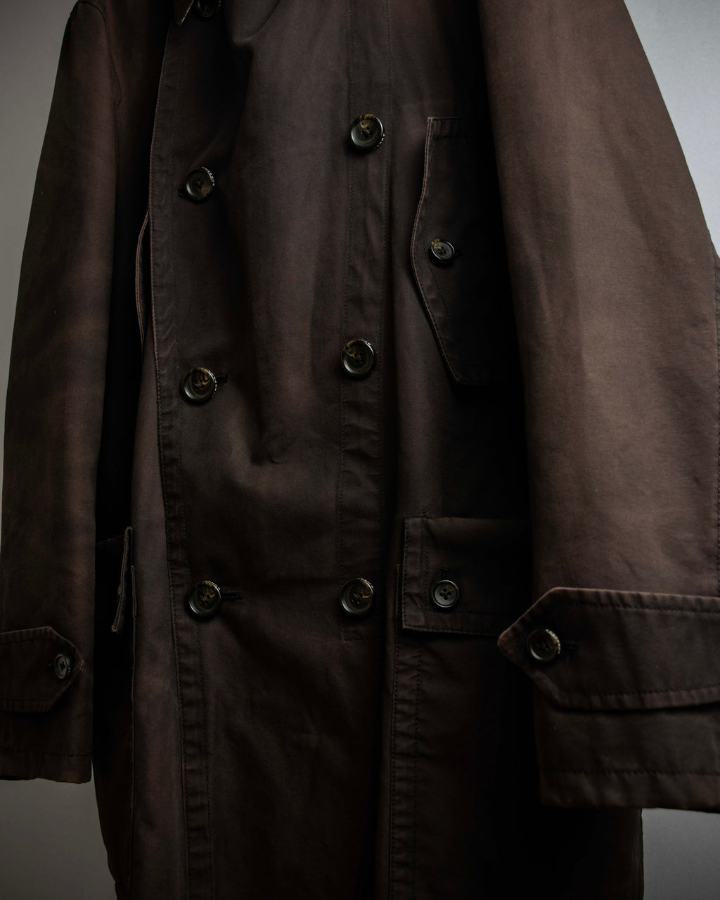 "BURBERRY" Subdued tone military detail mid-length trench coat
