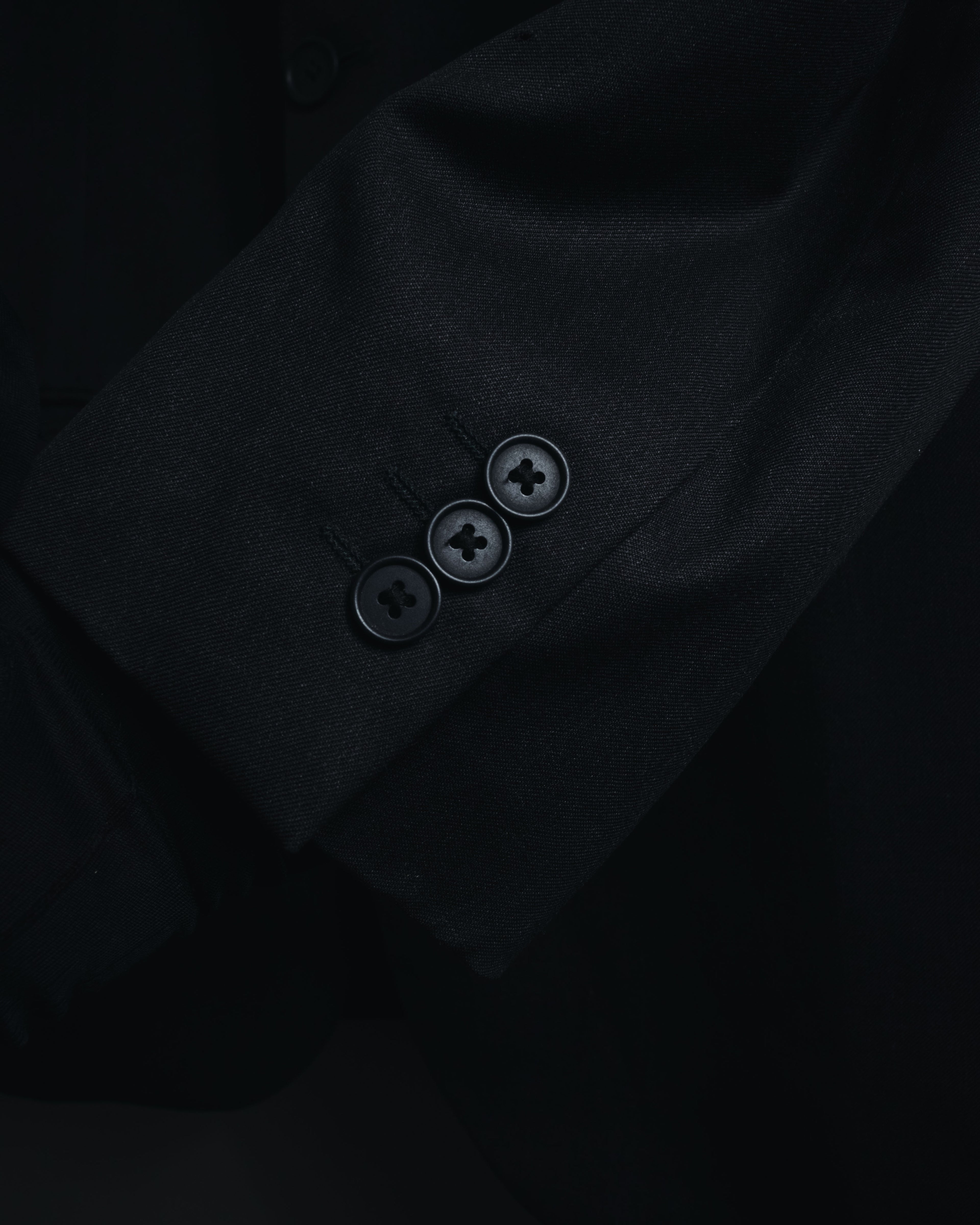 "GIANFRANCO FERRE" 90’s-00’s architecturally tailored three button wool blazer