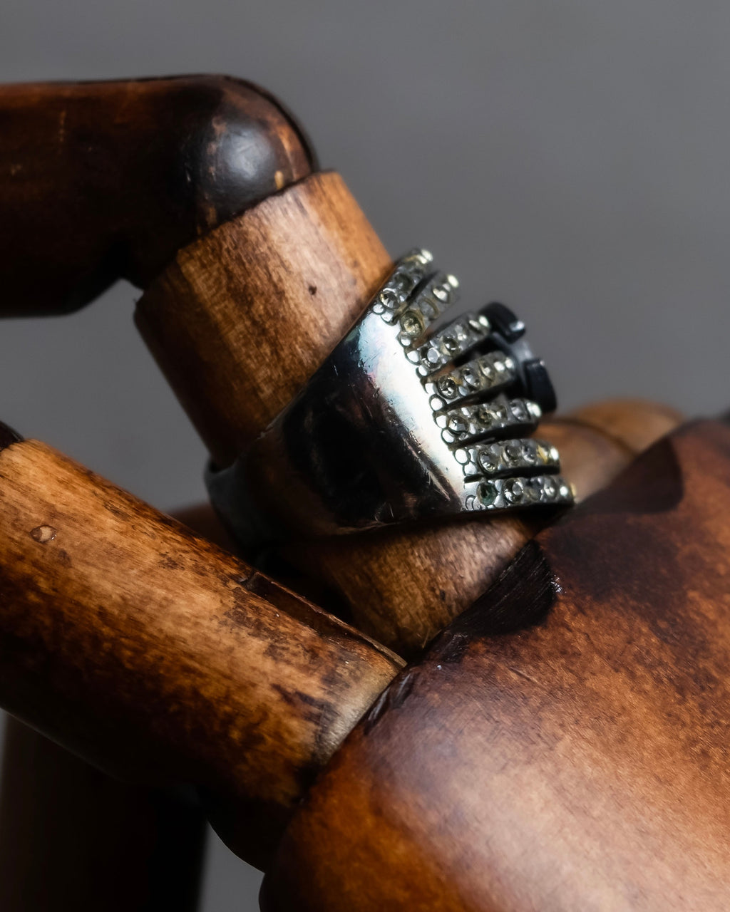 "CHANEL" 97AW Karl Lagerfeld double C logo rhinestone design ring