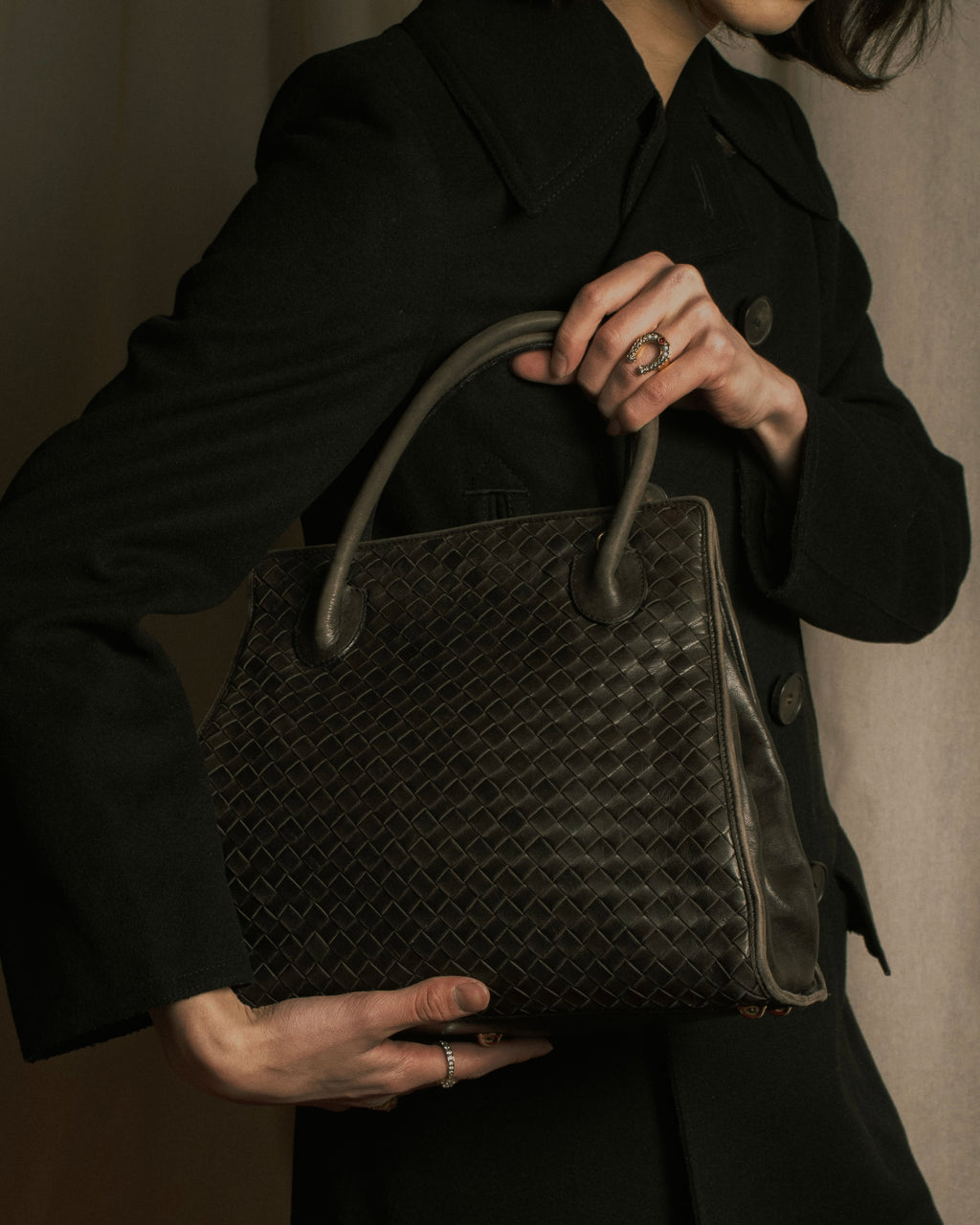 –SPECIAL– "BOTTEGA VENETA"
90’s-00’s intrecciato trapezoid handle bag