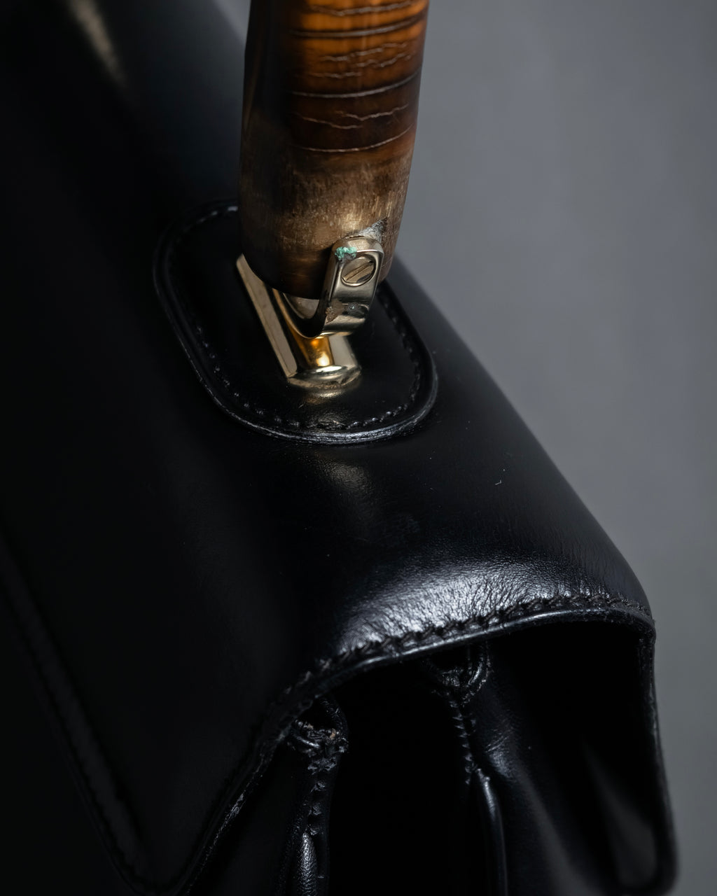 -MOOD Christmas Collection-
"CELINE" 70's Curved organic silhouette bamboo leather hand bag