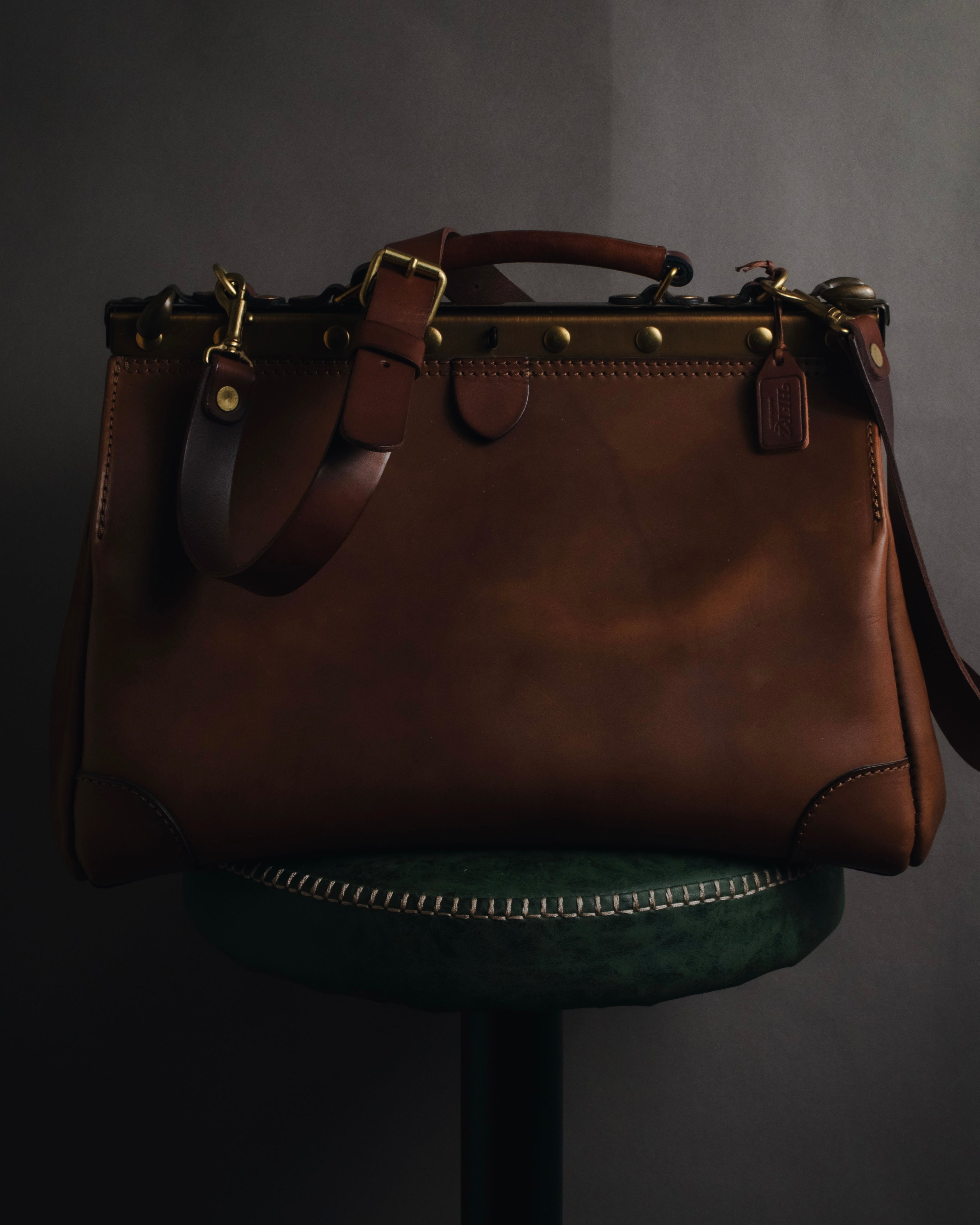 “HERZ” 2010年代-20年代 原创拿铁色皮革框架医生包